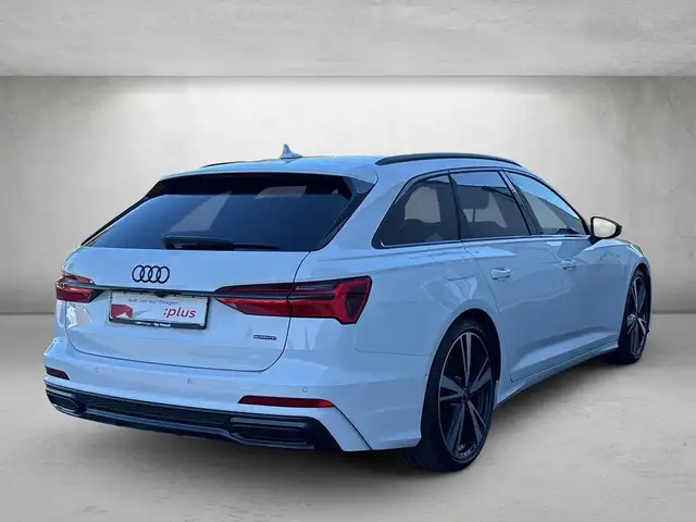 Audi A6 Avant view 3