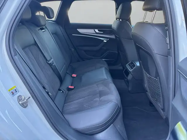 Audi A6 Avant view 12
