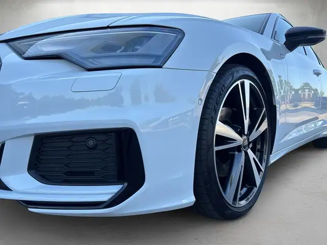 Audi A6 Avant view 4