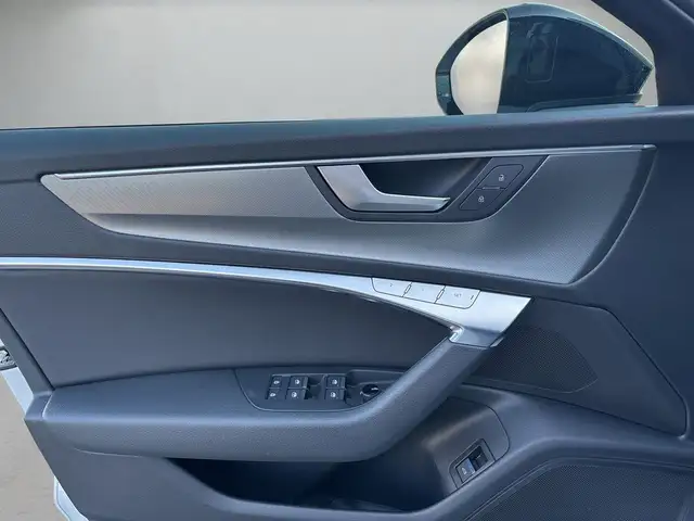 Audi A6 Avant view 6
