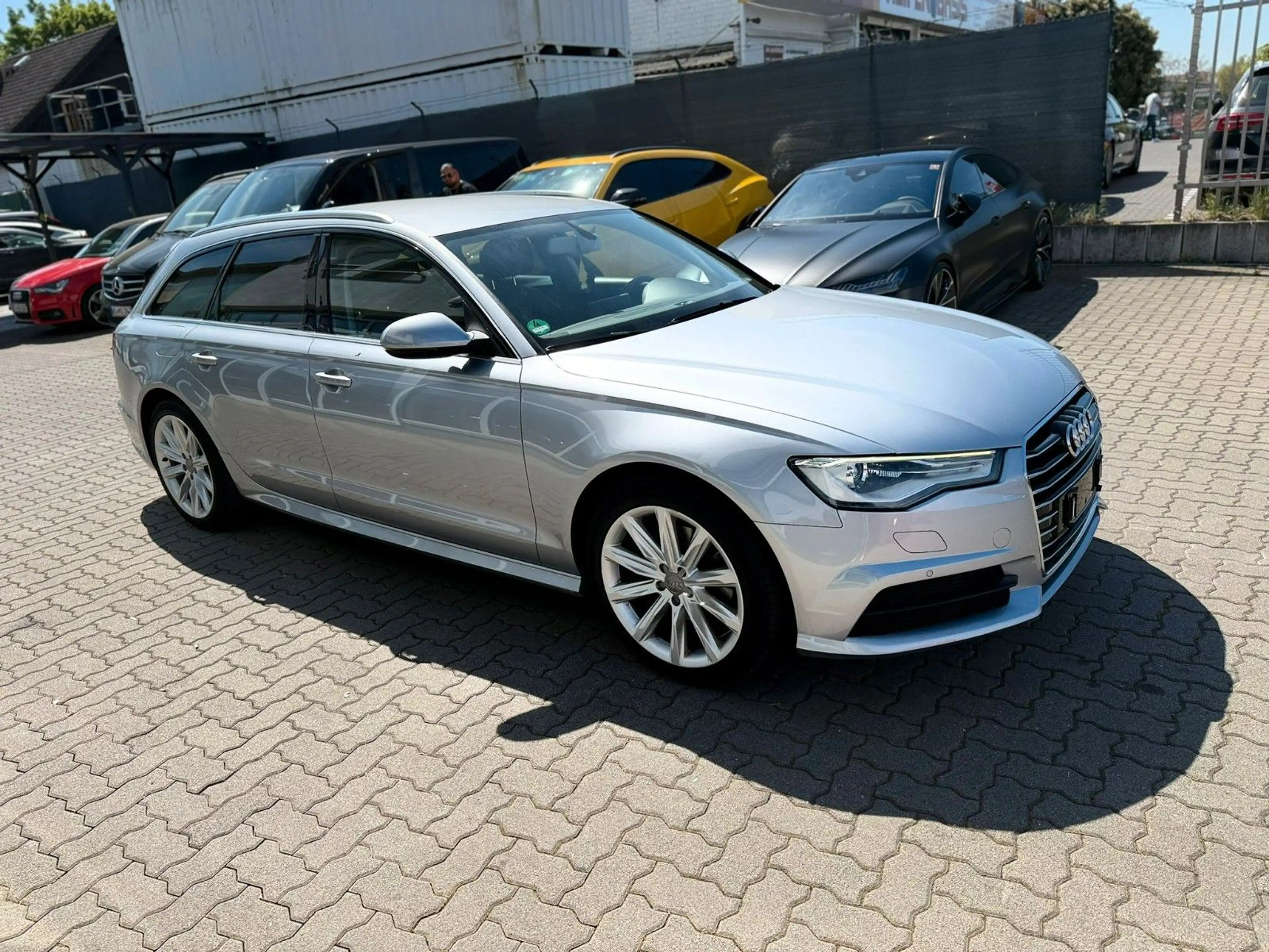 Audi A6 Avant 2.0 TDI ultra*KAMERA*AHK*TEMPOMAT*SHZG*