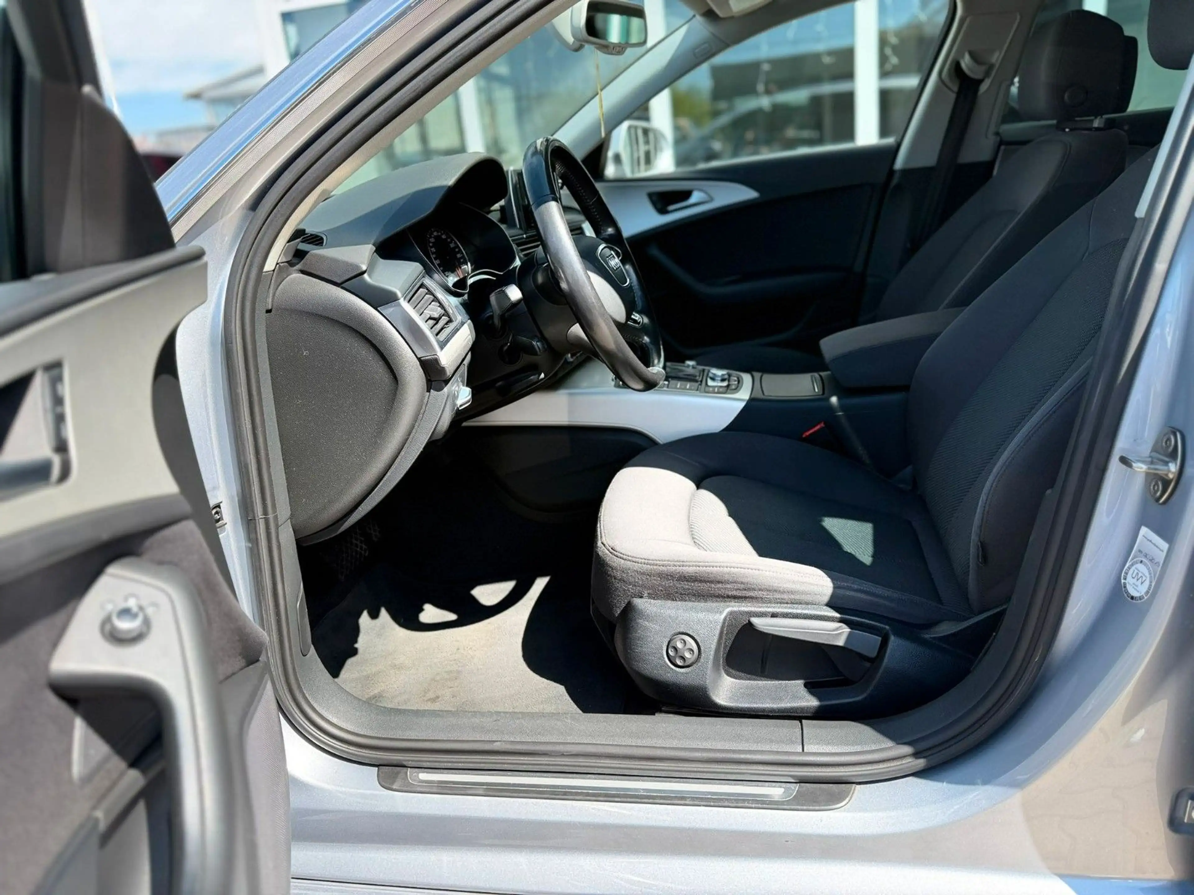 Audi A6 Avant 2.0 TDI ultra*KAMERA*AHK*TEMPOMAT*SHZG* — photo 12