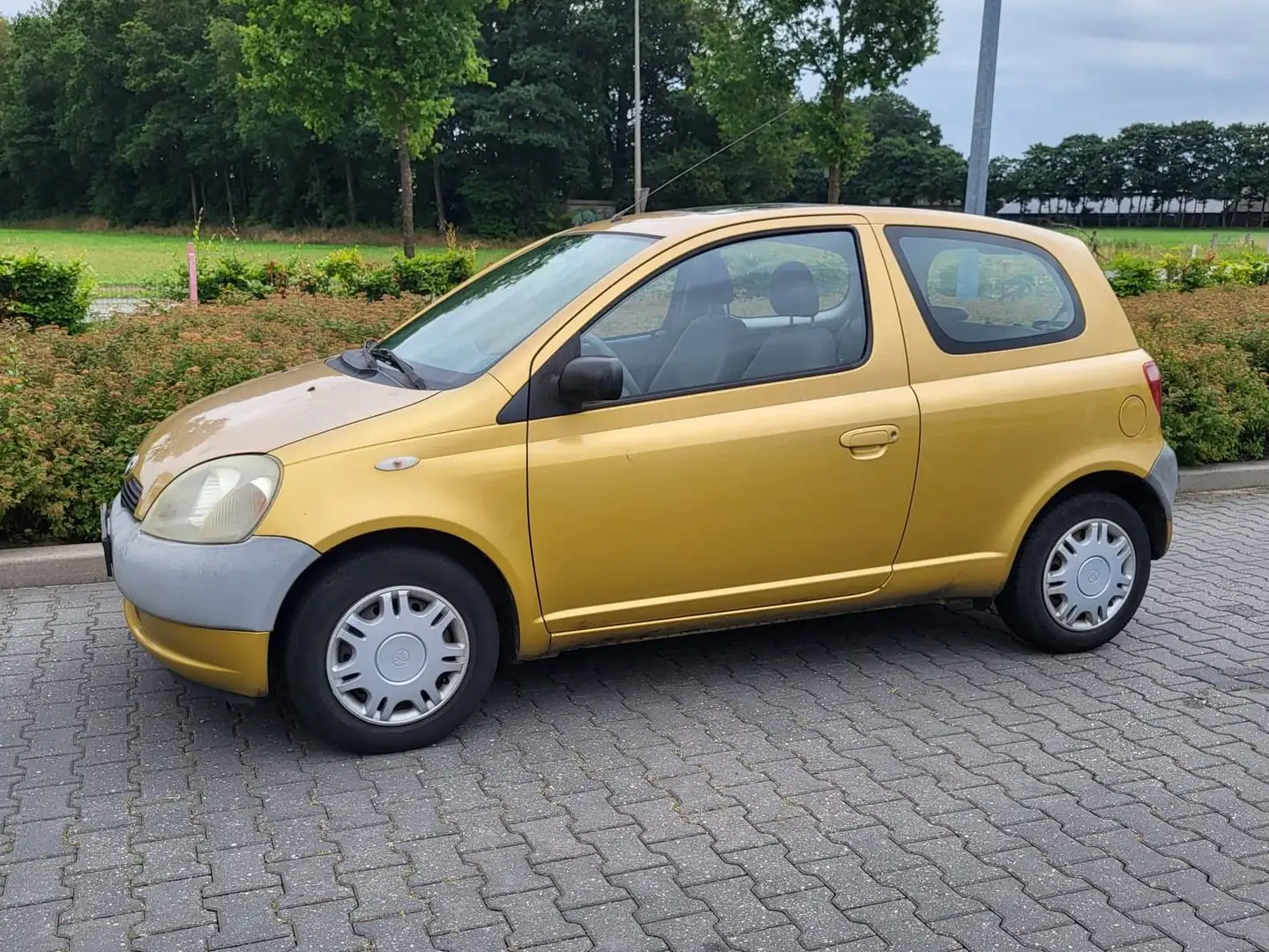 Toyota Yaris 1.0-16V VVT-i Sol Goud - 1