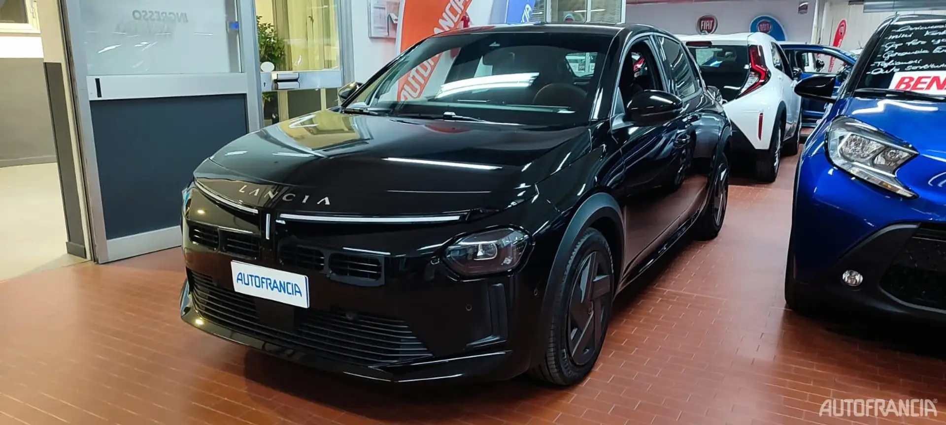 Lancia Ypsilon NEW YPSILON - 1.2 HYBRID 110CV CAMBIO AUT Schwarz - 1