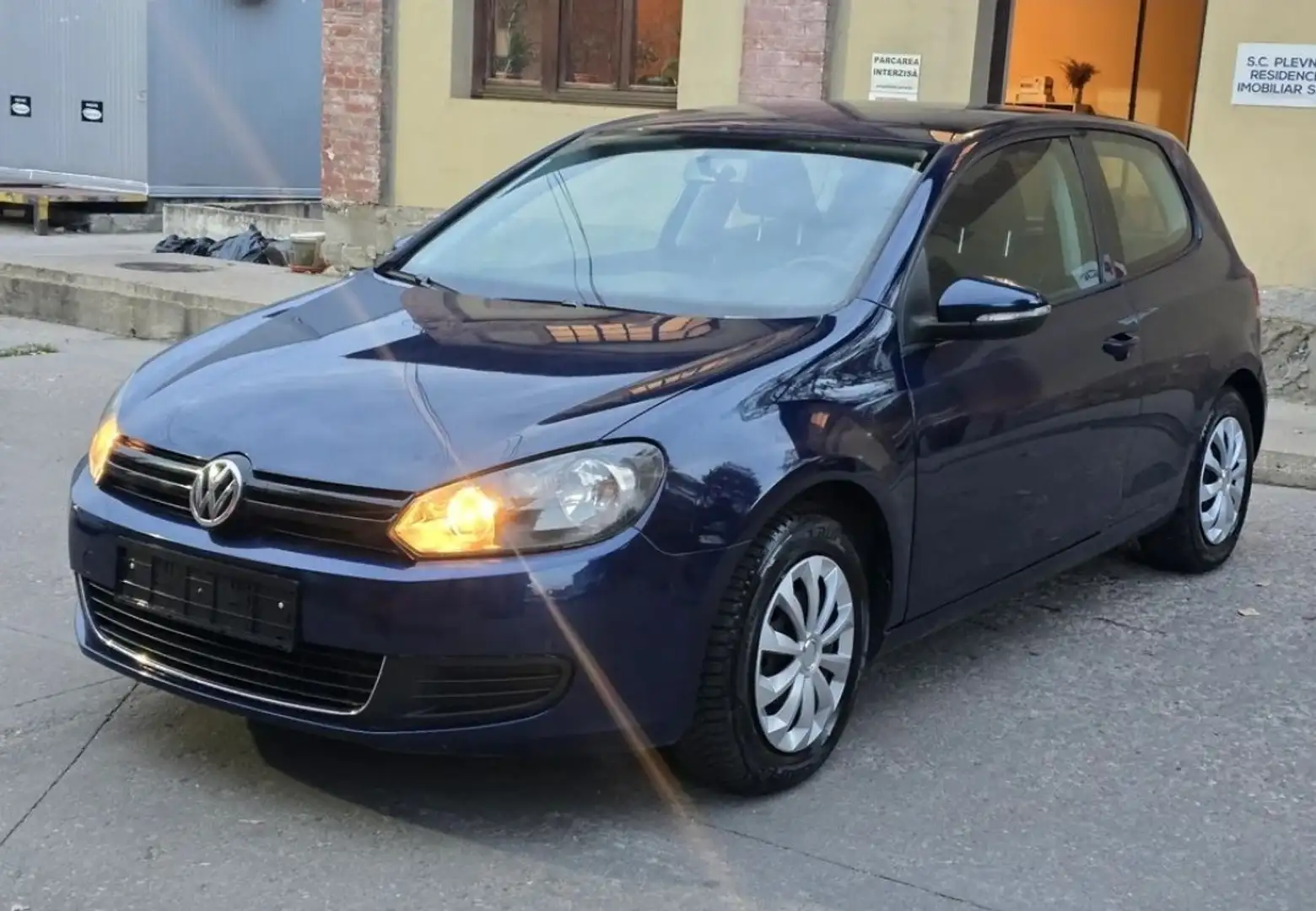 Volkswagen Golf 1.6 TDI 105 FAP Confortline - 1