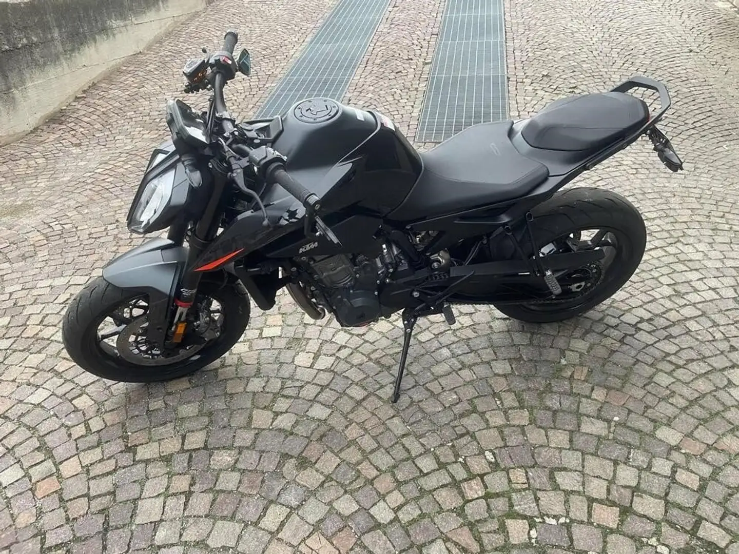 KTM 890 Duke Nero - 1