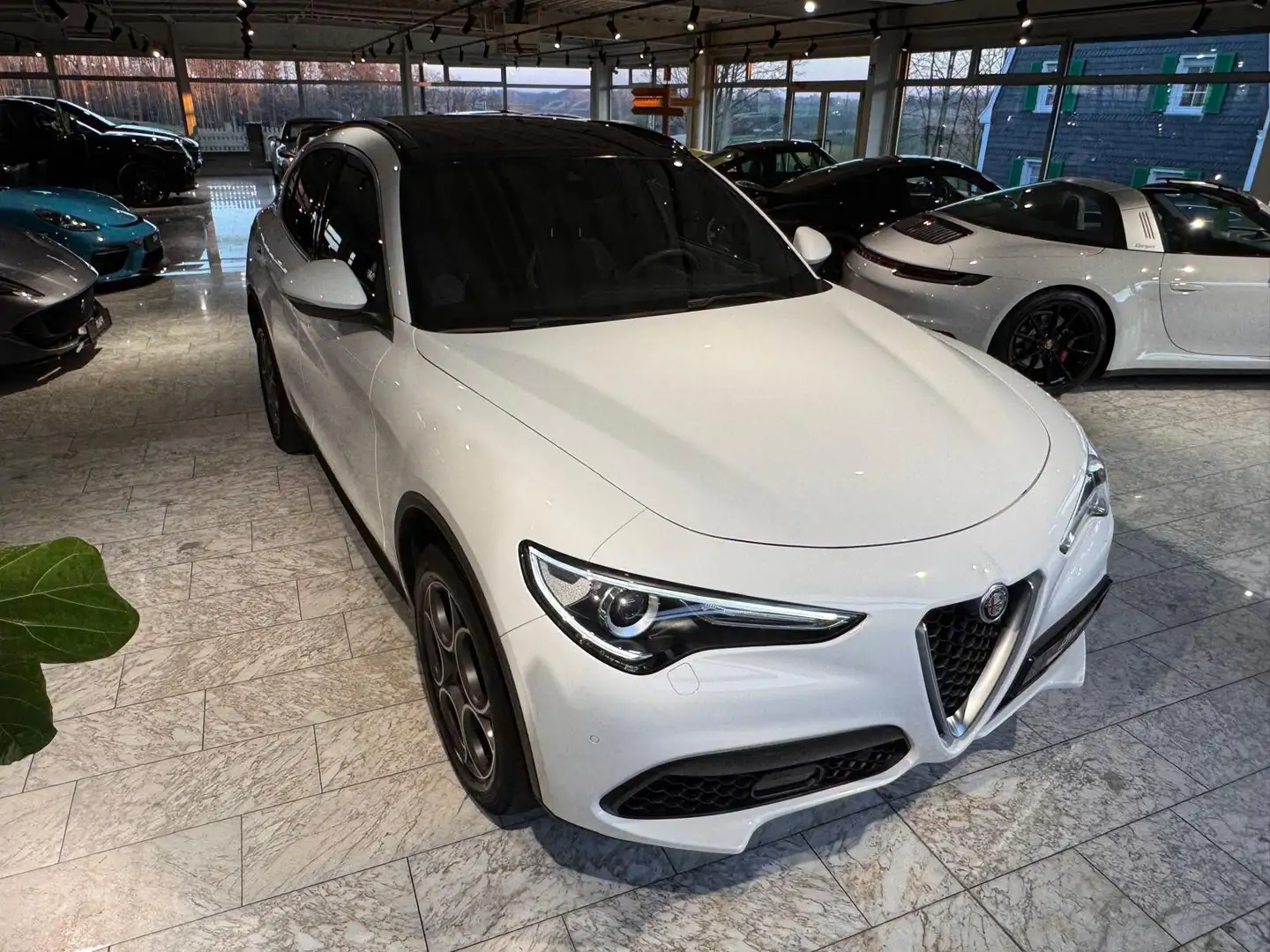 Alfa Romeo Stelvio Super Q4*PANO*19"*SPORT-PAKET*R.KAMERA* Weiß - 2