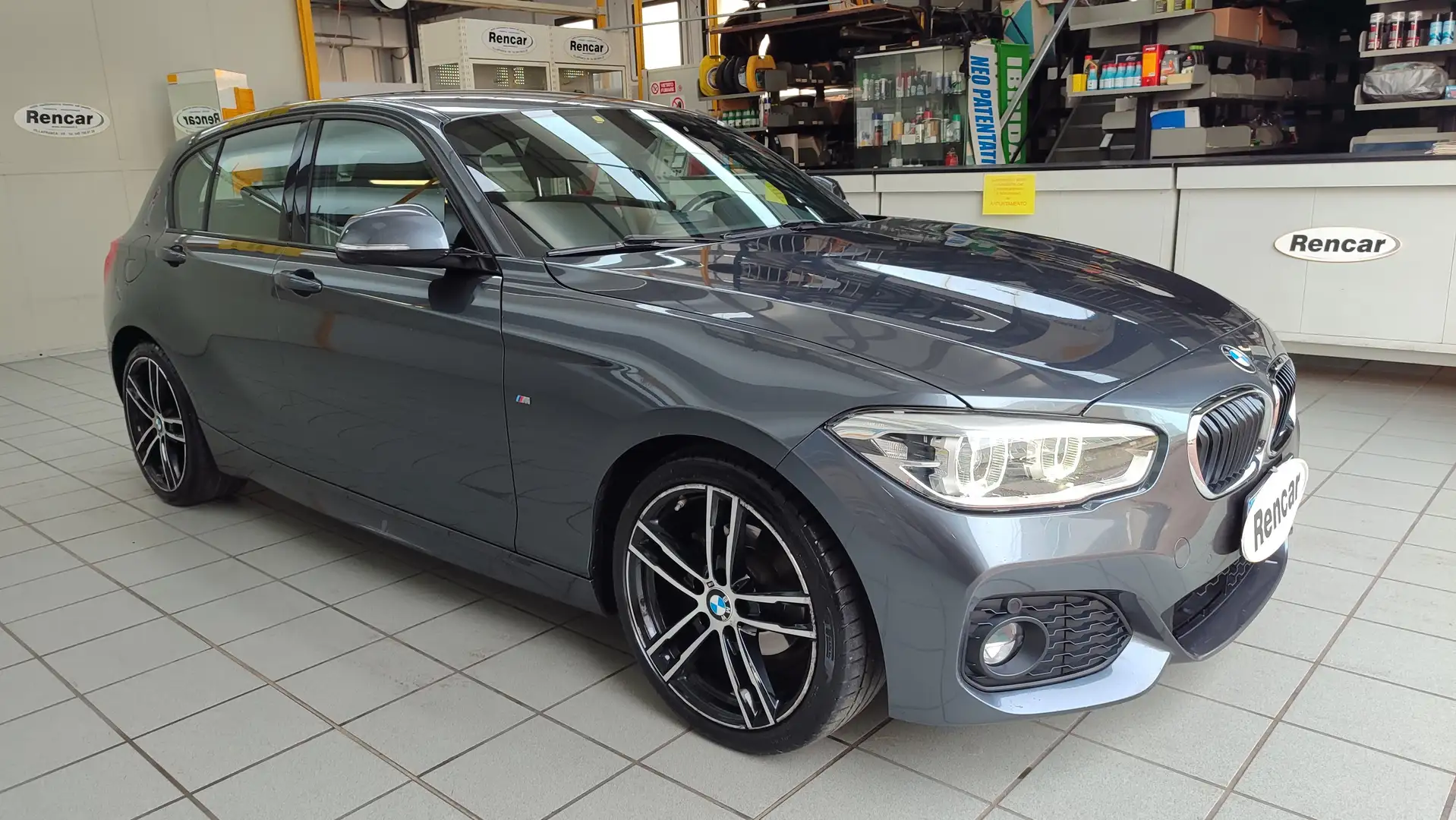 BMW 118 Serie 1 F/20-21 2015 118d Msport 5p Gris - 1