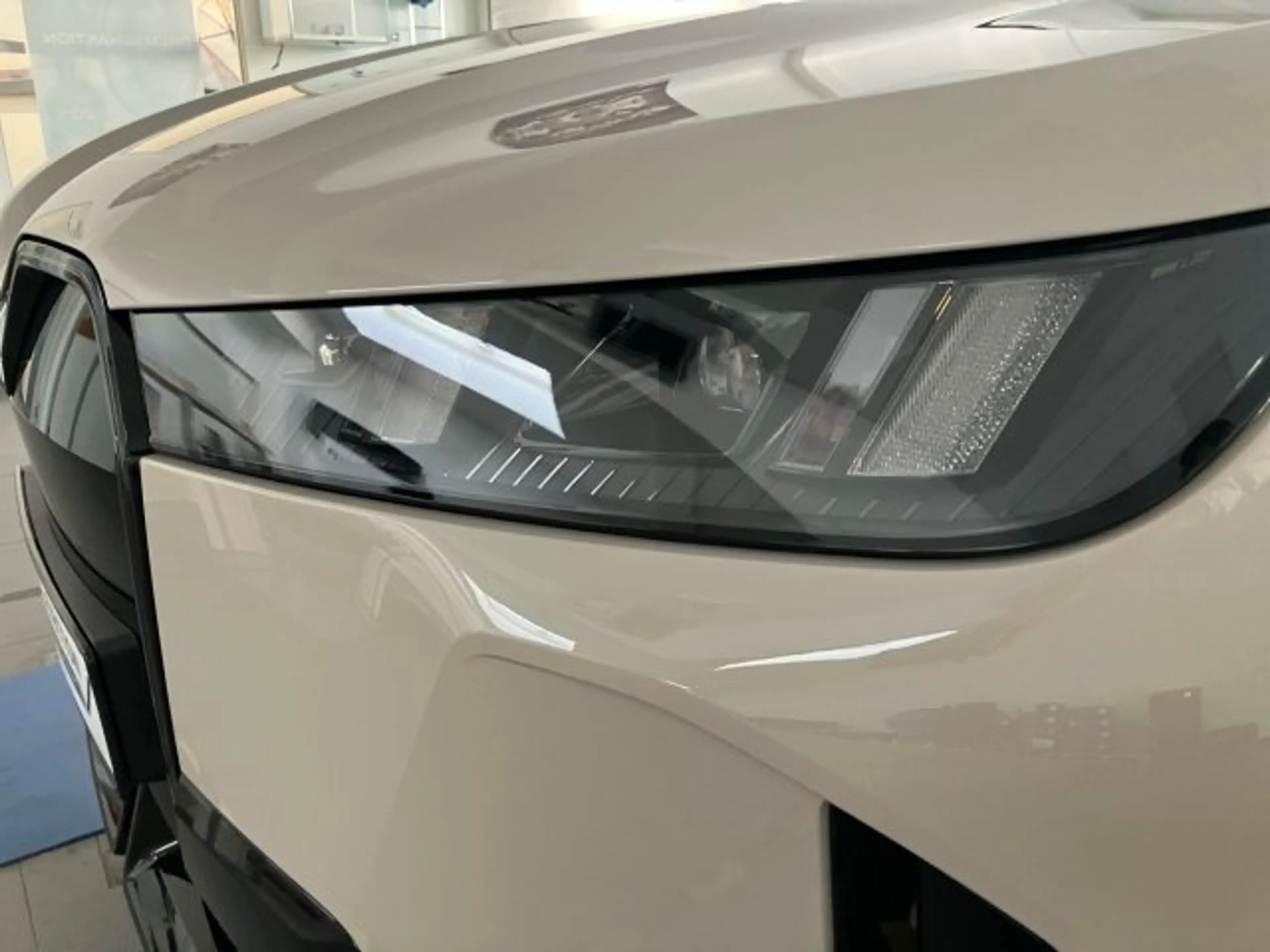 BMW iX xDrive45 — photo 8