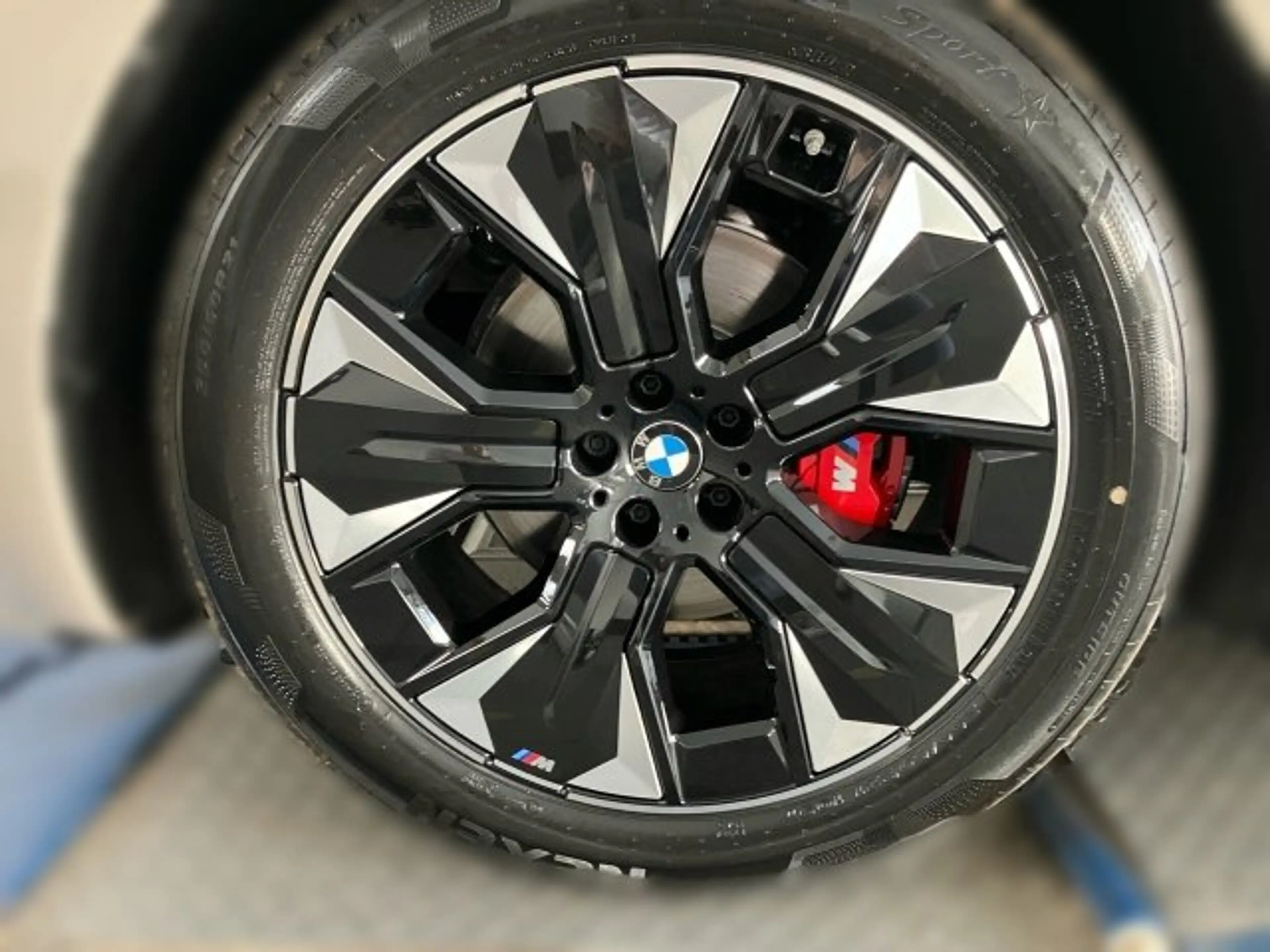 BMW iX xDrive45 — photo 7