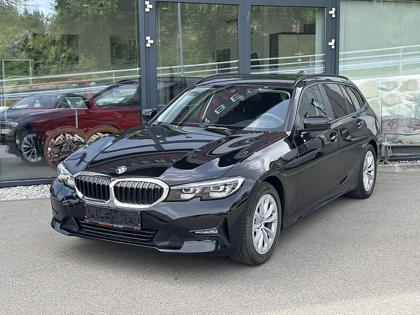 BMW 318 d Touring Aut. Schwarz - 2