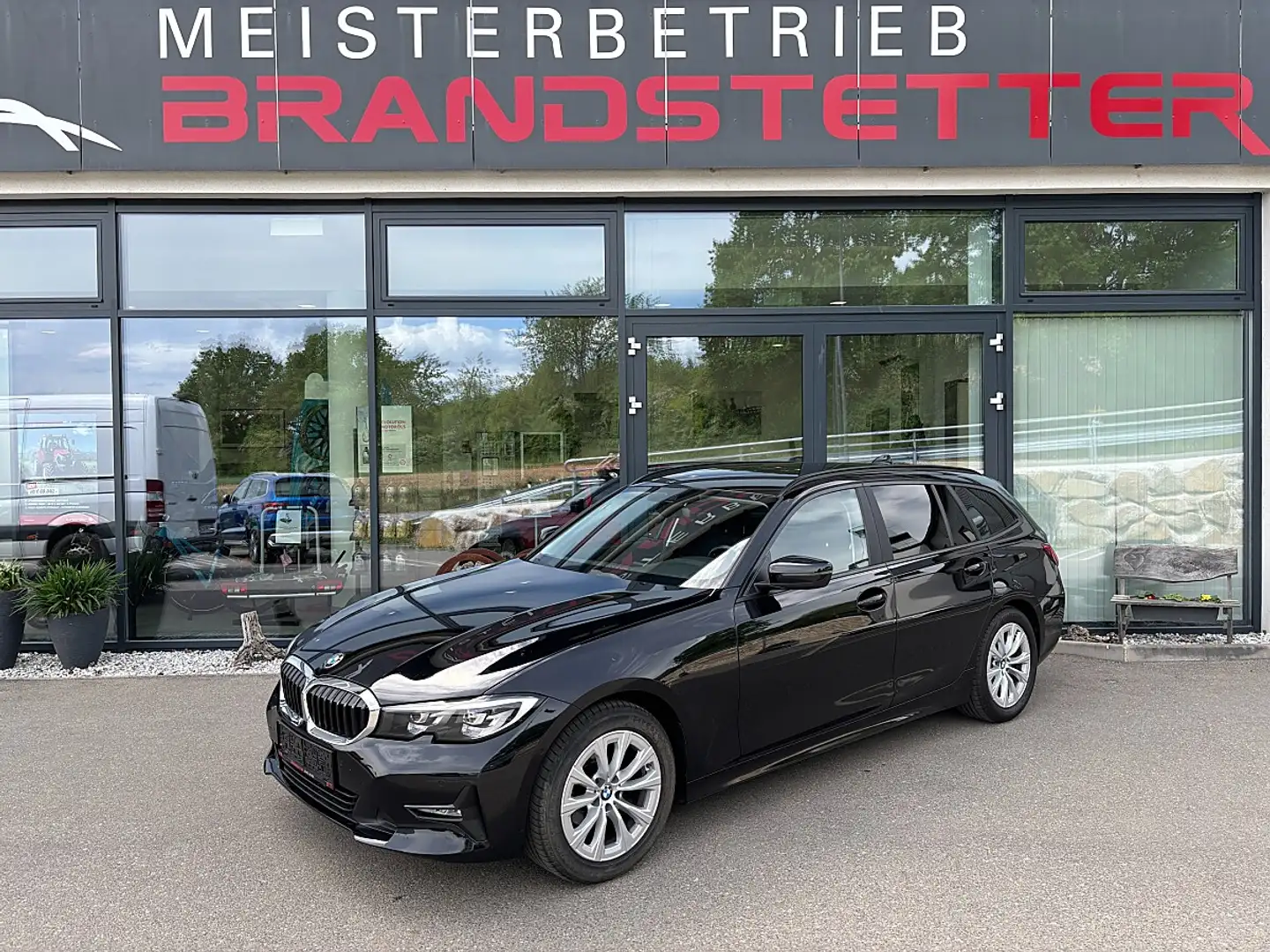 BMW 318 d Touring Aut. Schwarz - 1
