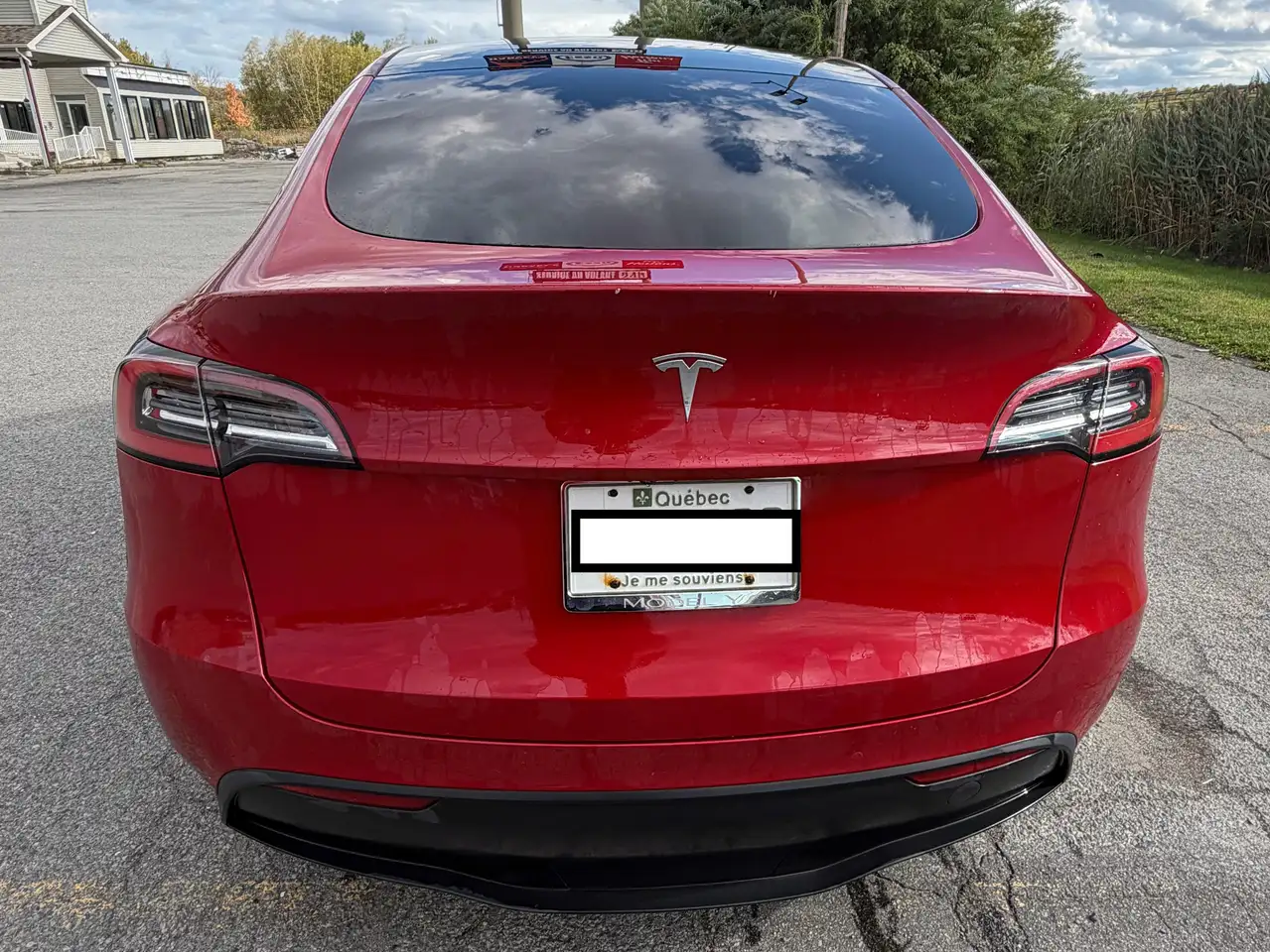 Tesla Model Y снимка Tesla Model Y