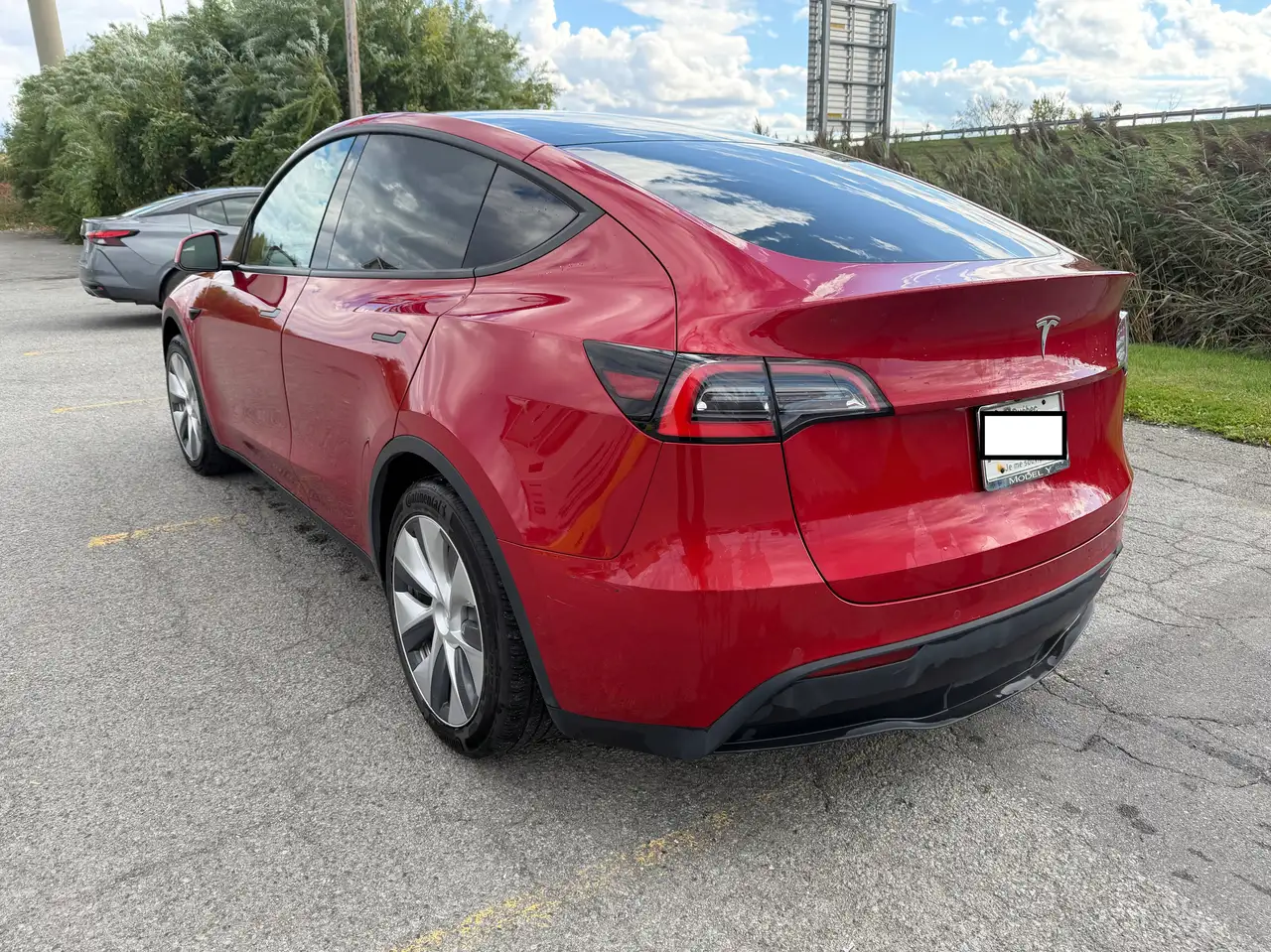 Tesla Model Y снимка Tesla Model Y