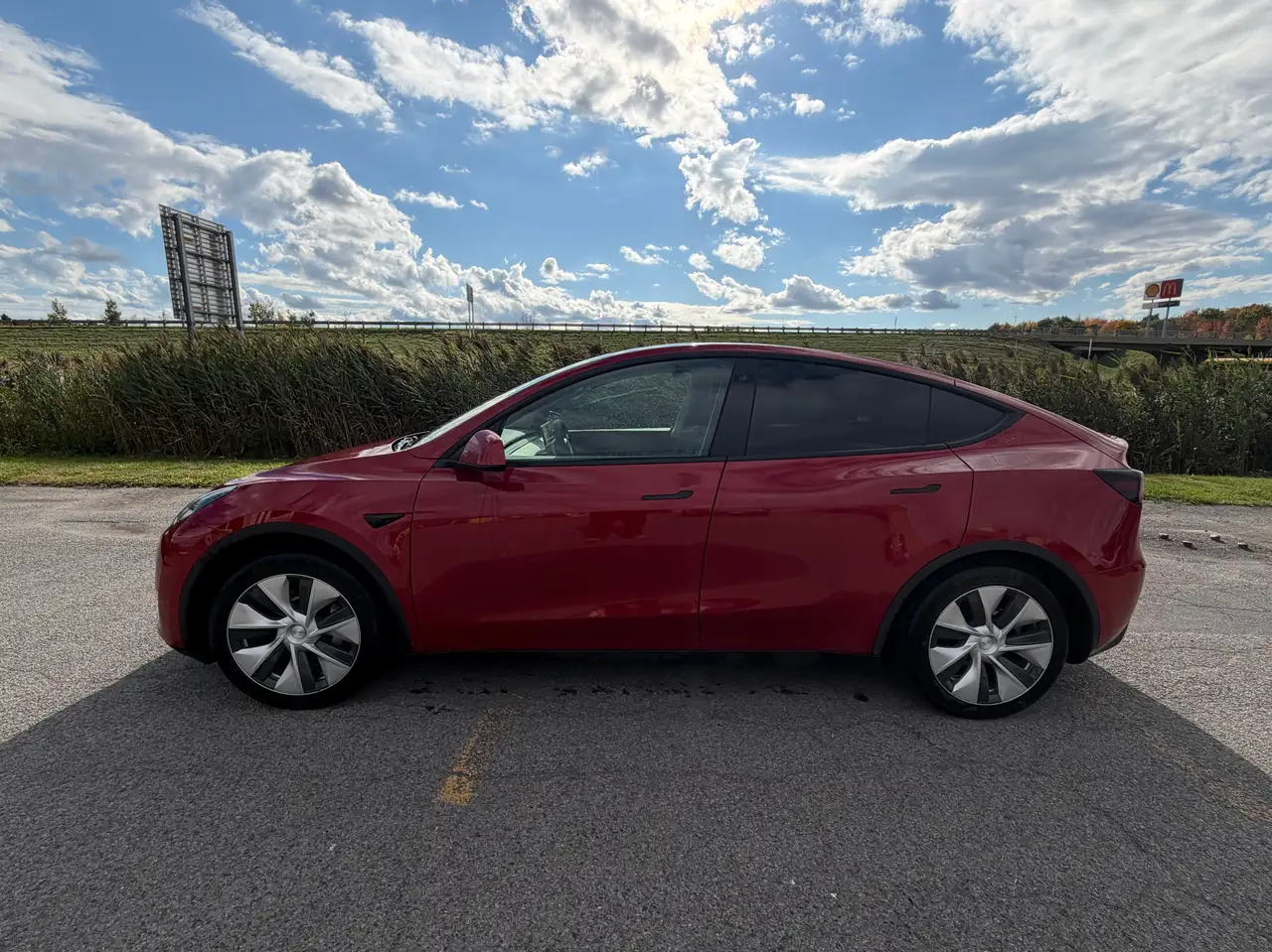Tesla Model Y снимка Tesla Model Y