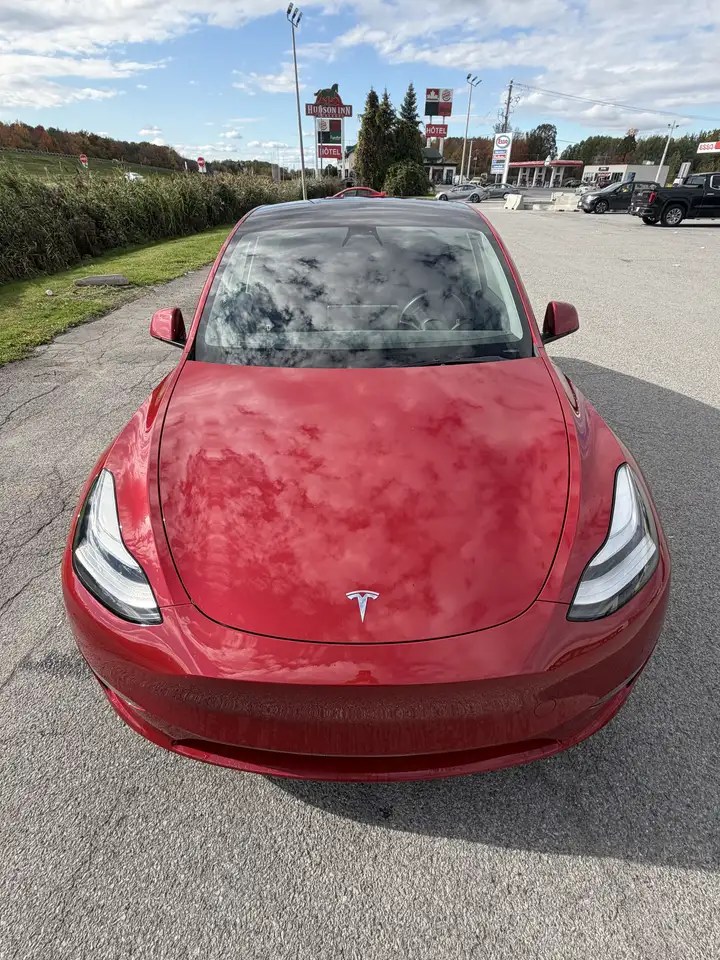 Tesla Model Y снимка Tesla Model Y
