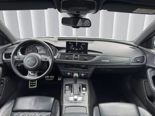 Audi A6 view 11