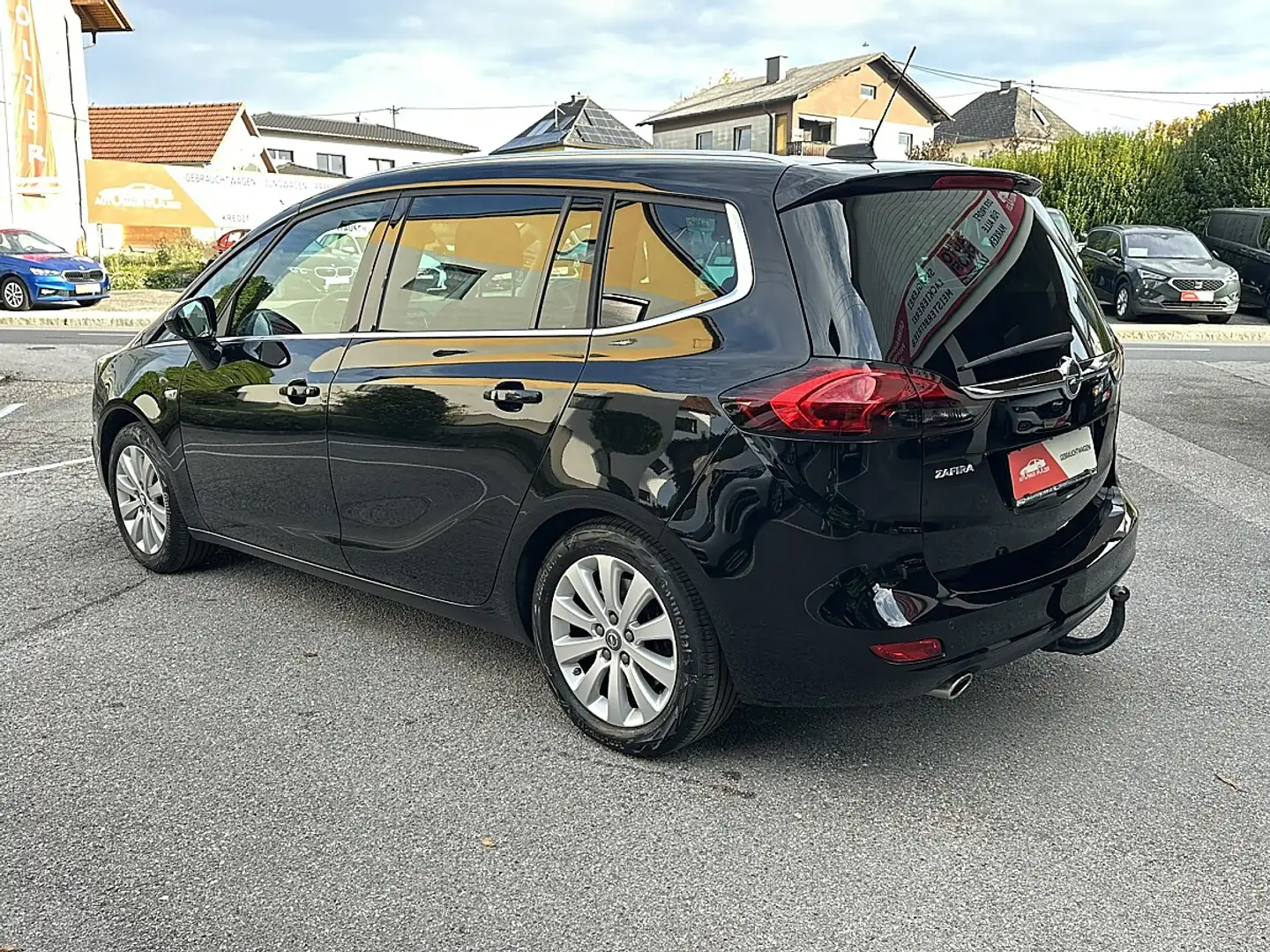 Opel Zafira 1.6 SIDI Turbo Innovation *7-Sitze, Winterpaket* Schwarz - 2
