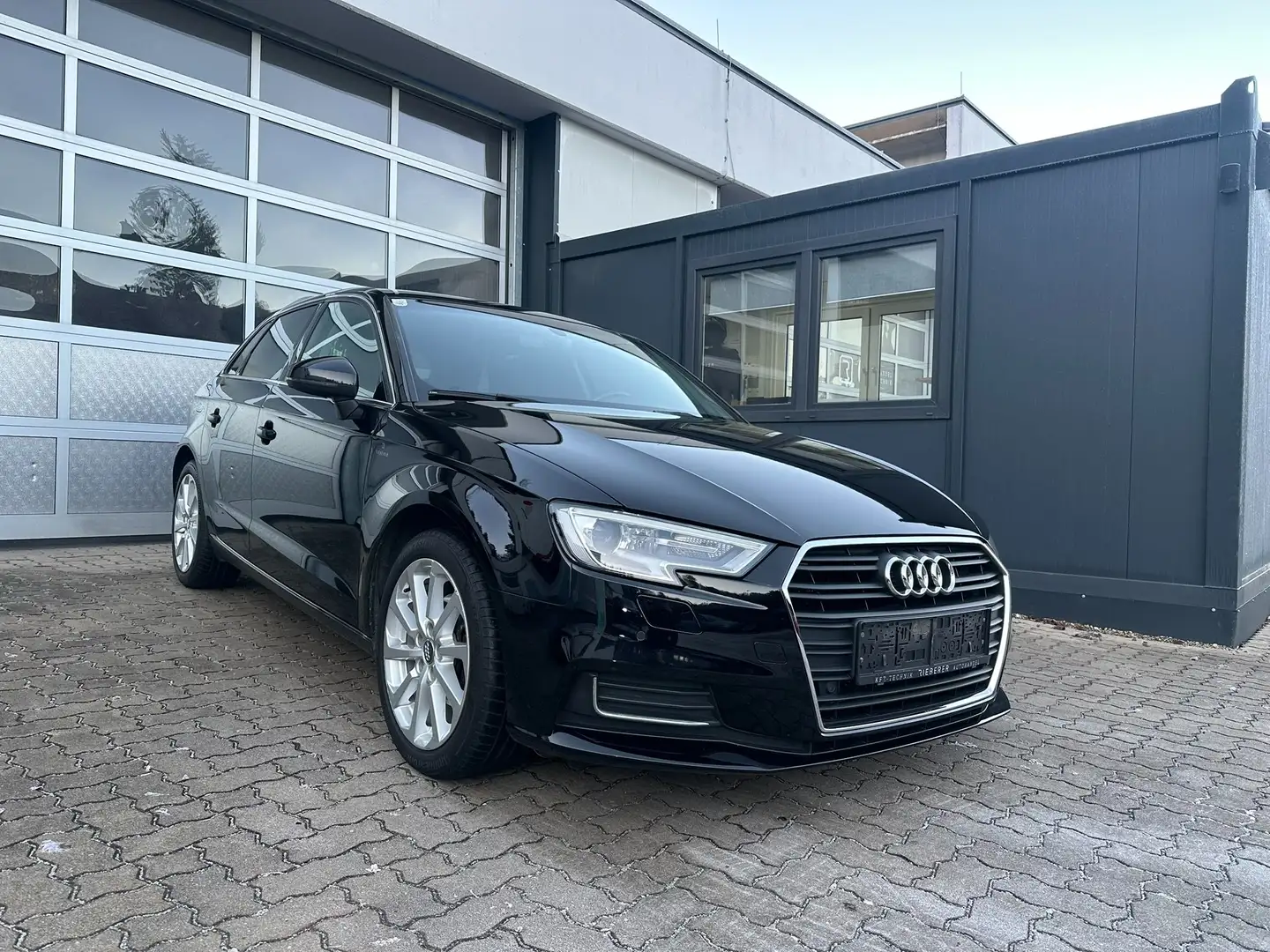 Audi A3 Sportback Noir - 1