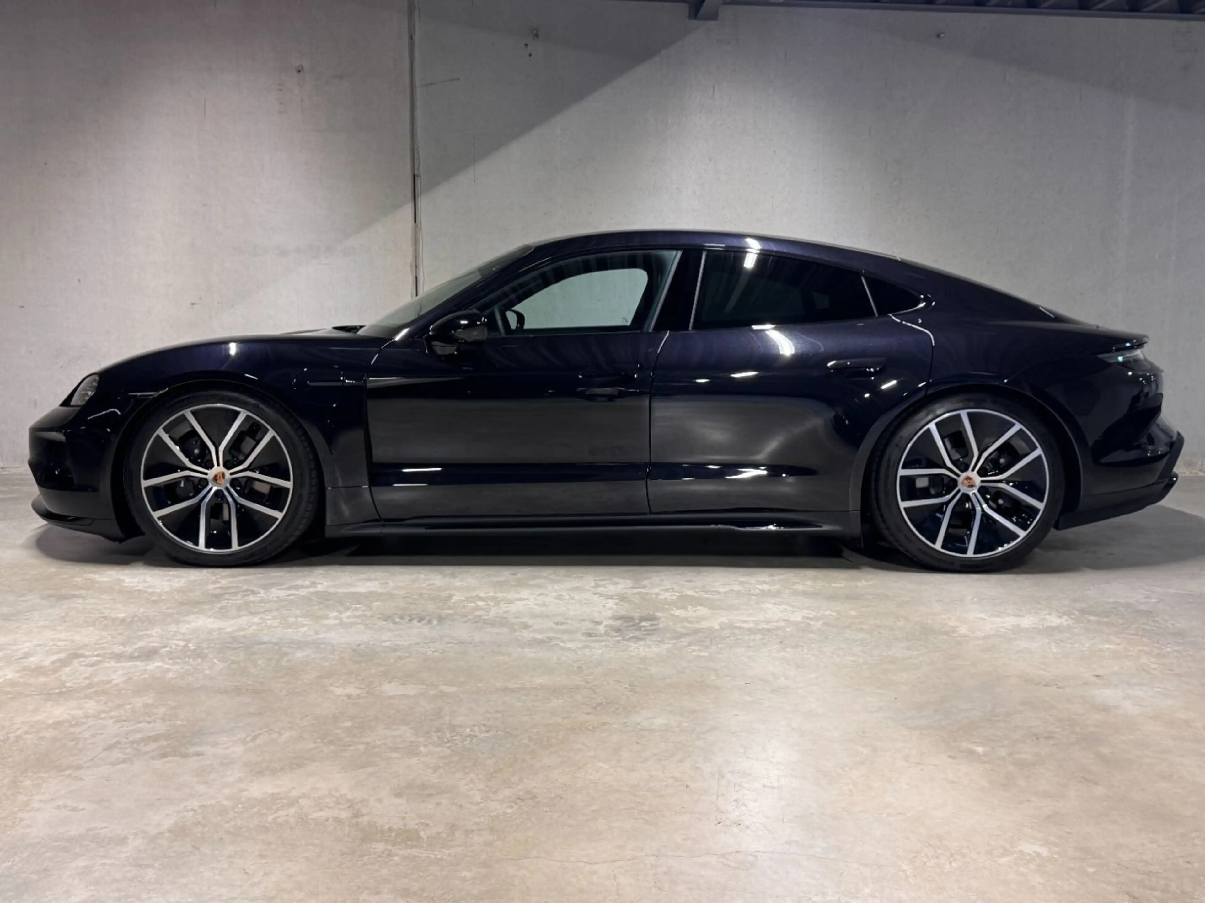 Porsche Taycan 4 Black Edition |HA-Lenkung |BOSE |Lederausstattun — photo 3