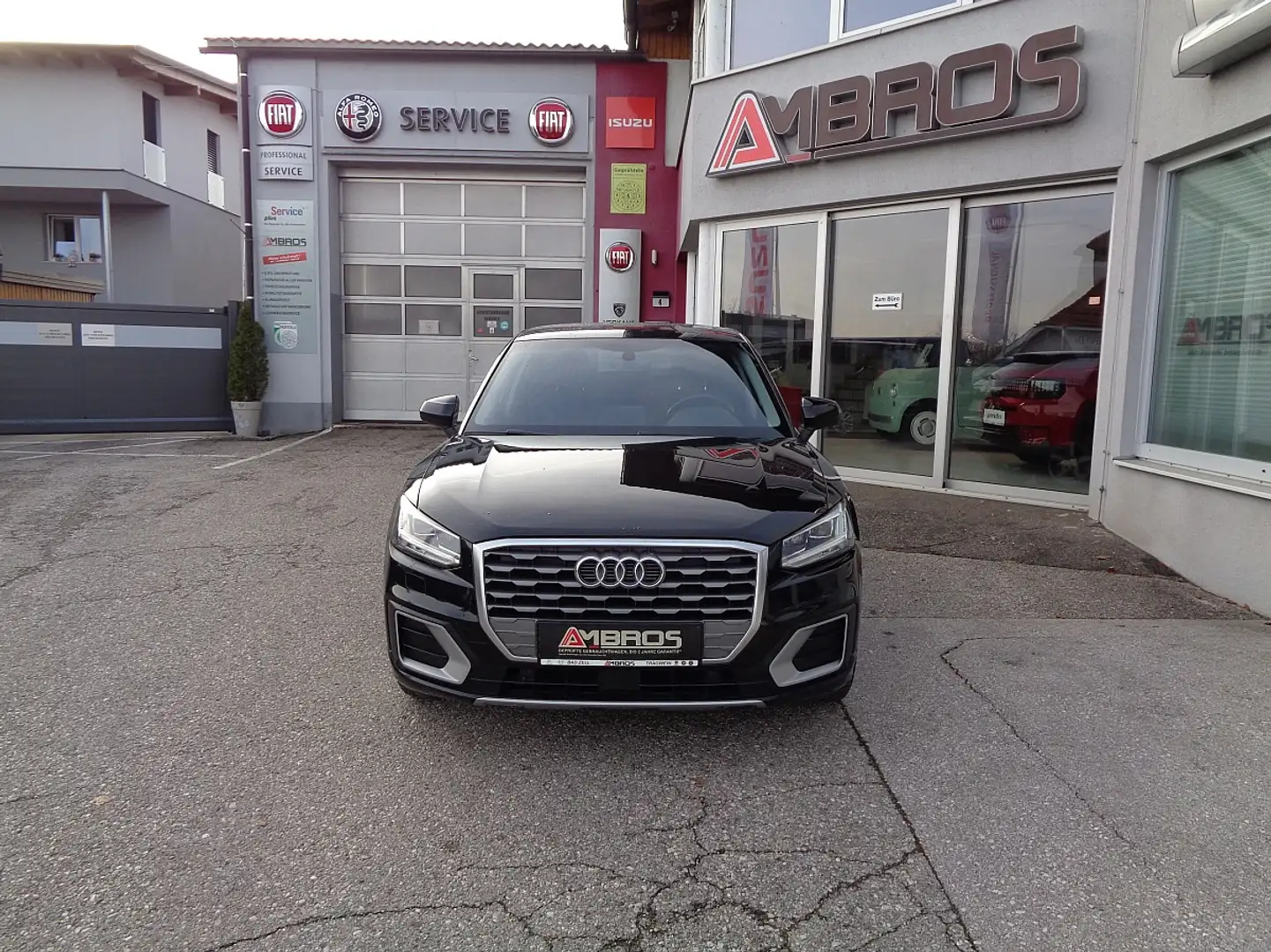 Audi Q2 1,0 TFSI Sport Benzin Schwarz - 2