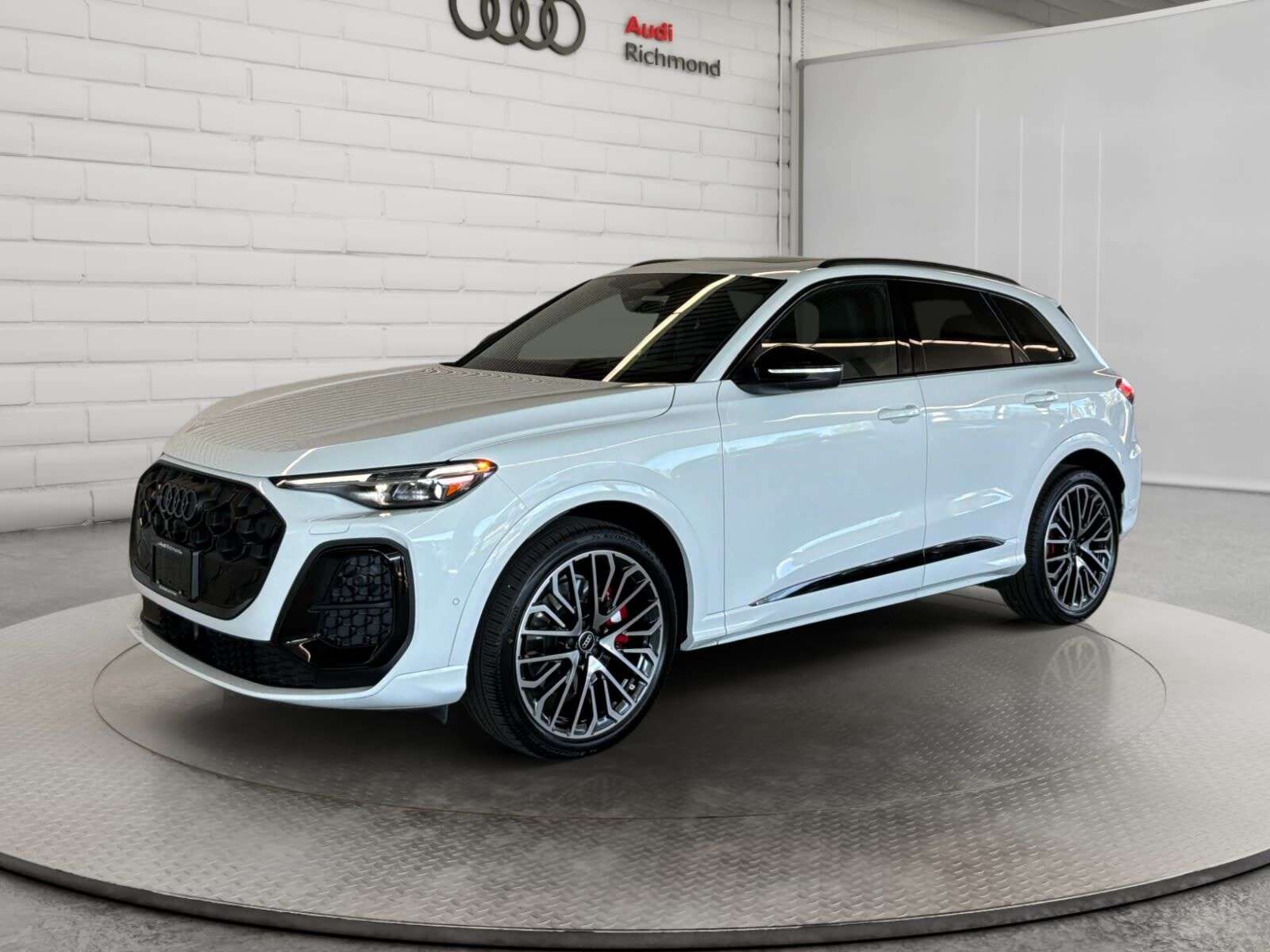 2025 Audi SQ5 |TRAILER HITCH | 21 5-Y-SPOKE WHEELS | Q5 SB = S L