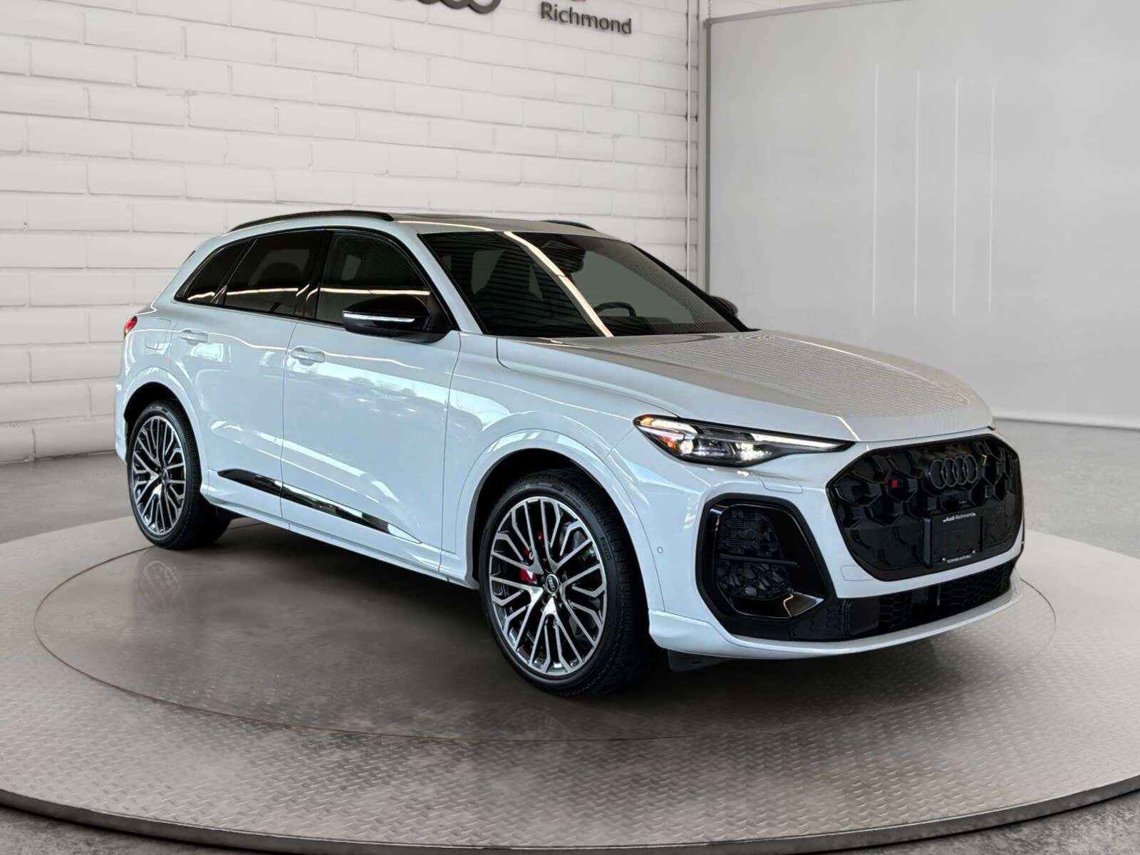 2025 Audi SQ5 |TRAILER HITCH | 21 5-Y-SPOKE WHEELS | Q5 SB = S L — photo 1