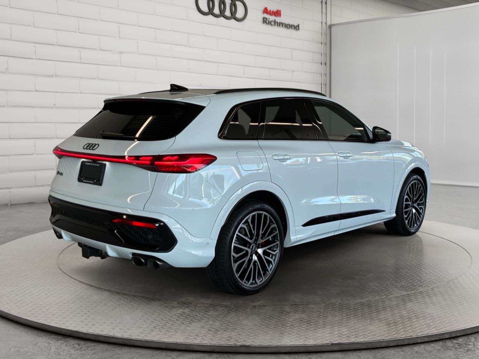 2025 Audi SQ5 |TRAILER HITCH | 21 5-Y-SPOKE WHEELS | Q5 SB = S L — снимка 1