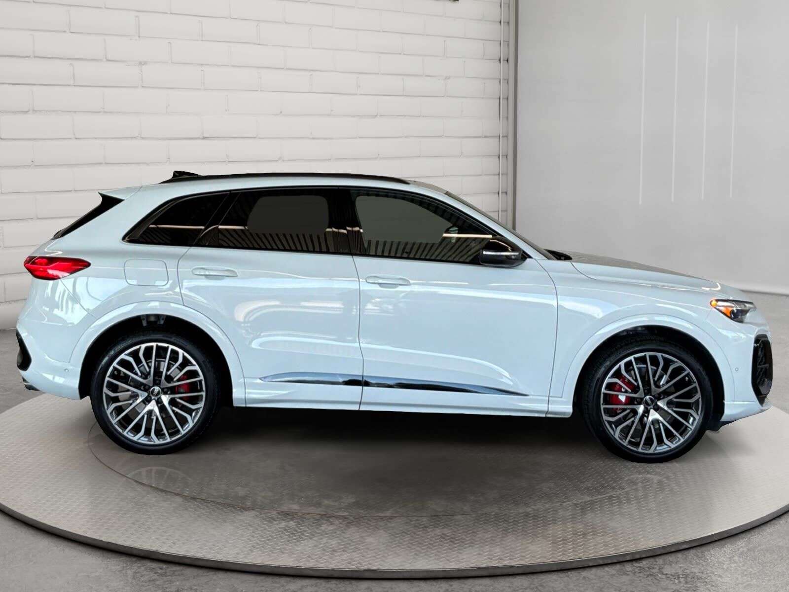 2025 Audi SQ5 |TRAILER HITCH | 21 5-Y-SPOKE WHEELS | Q5 SB = S L — photo 1