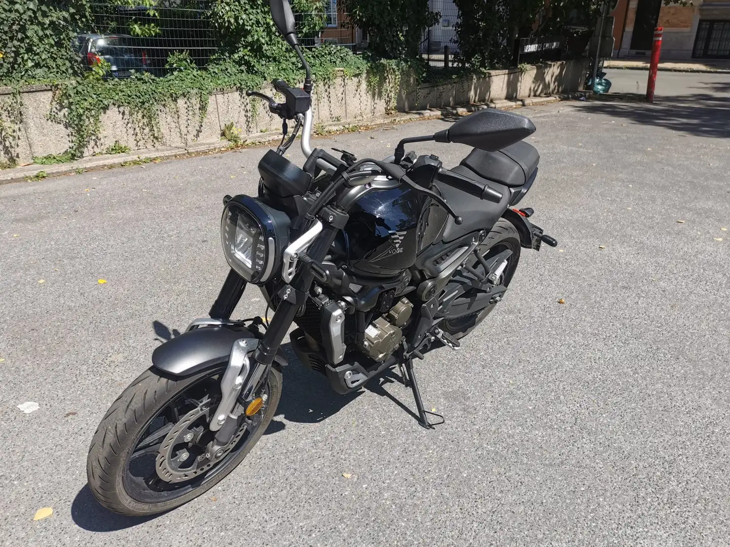 Voge 300AC Fekete - 2