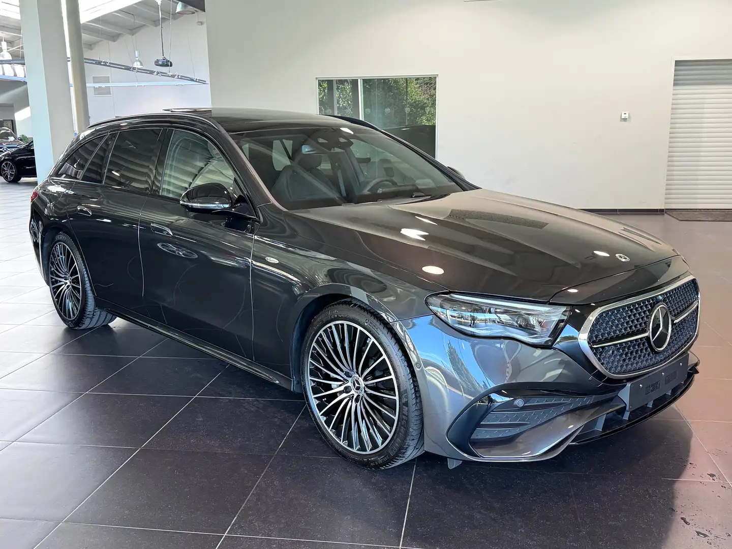 Mercedes-Benz E 300 e Break AMG Hyperscreen, Panorama, 360 Camera, Bur Grijs - 2