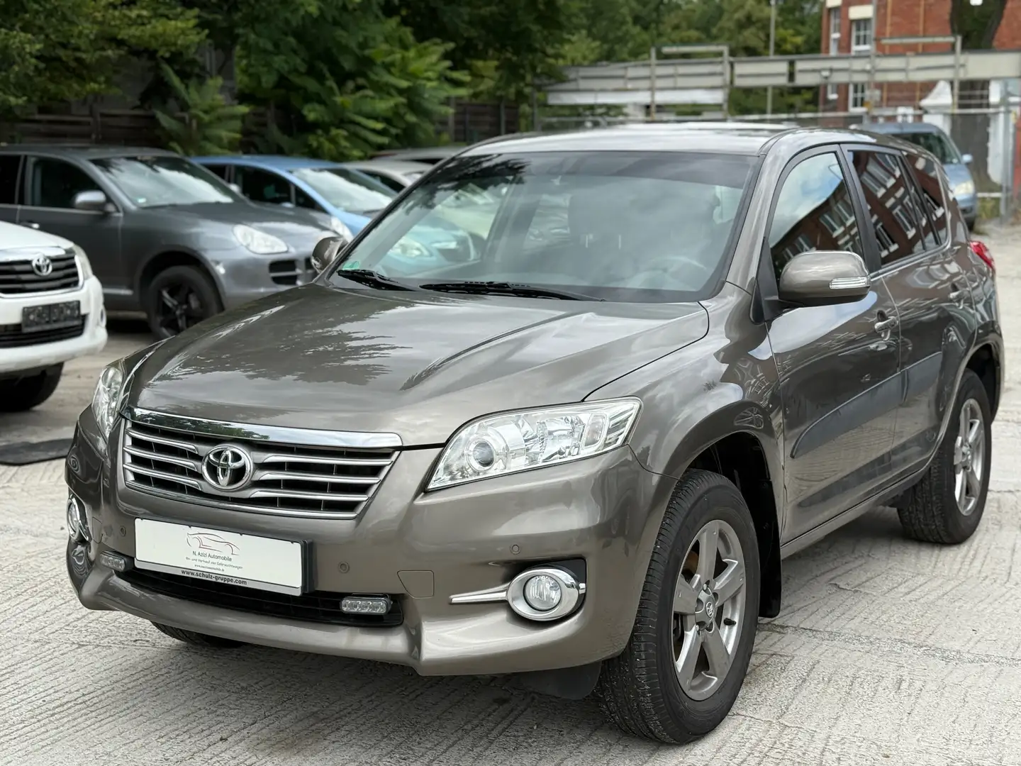 Toyota RAV 4 2.0 Life*Navi*PDC*AHK*KeyLessGo*SitzHeizung* Braun - 1
