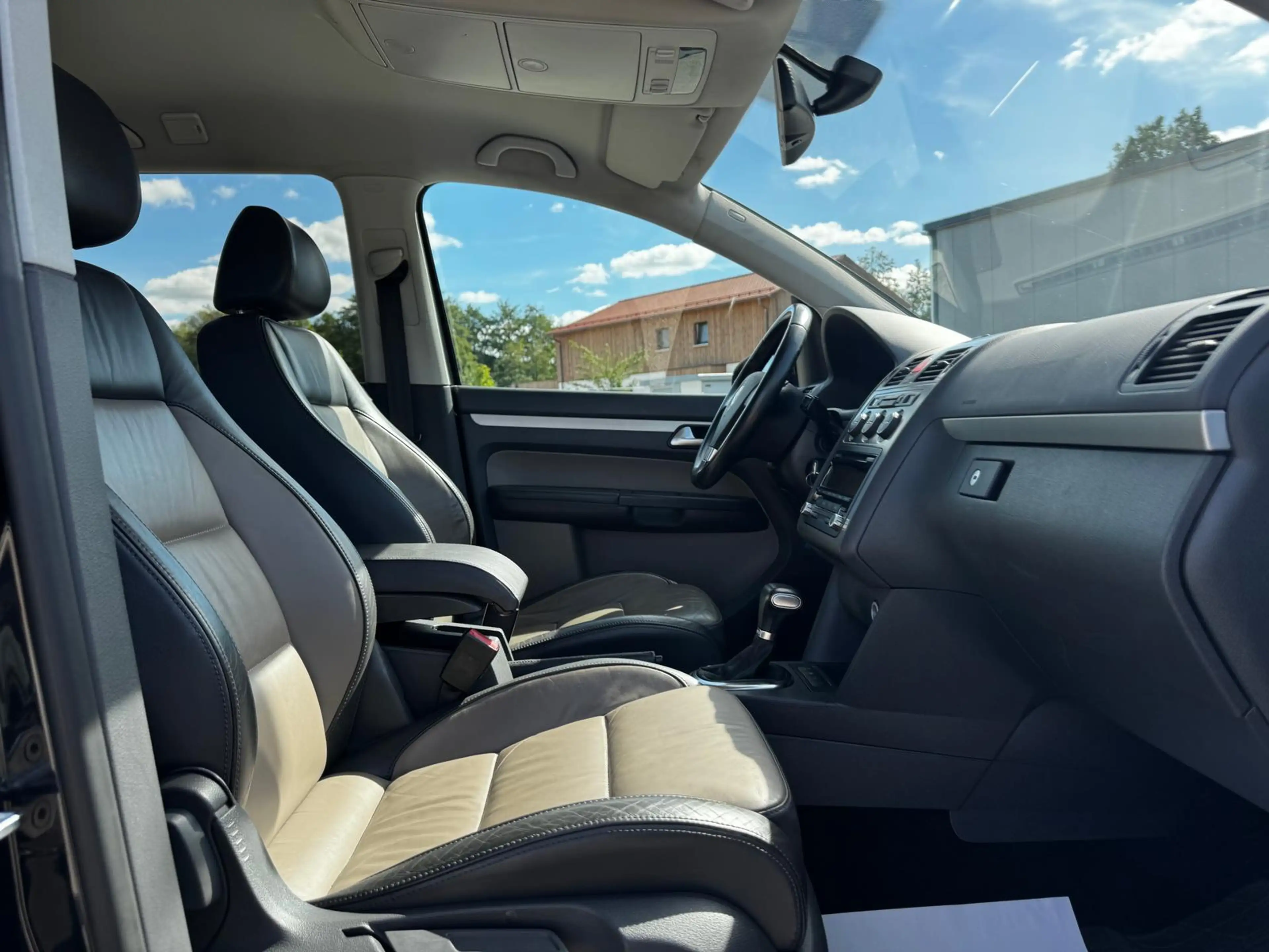 Volkswagen Touran 1.4/Automatik/TÜV Neu/Service Neu — photo 12