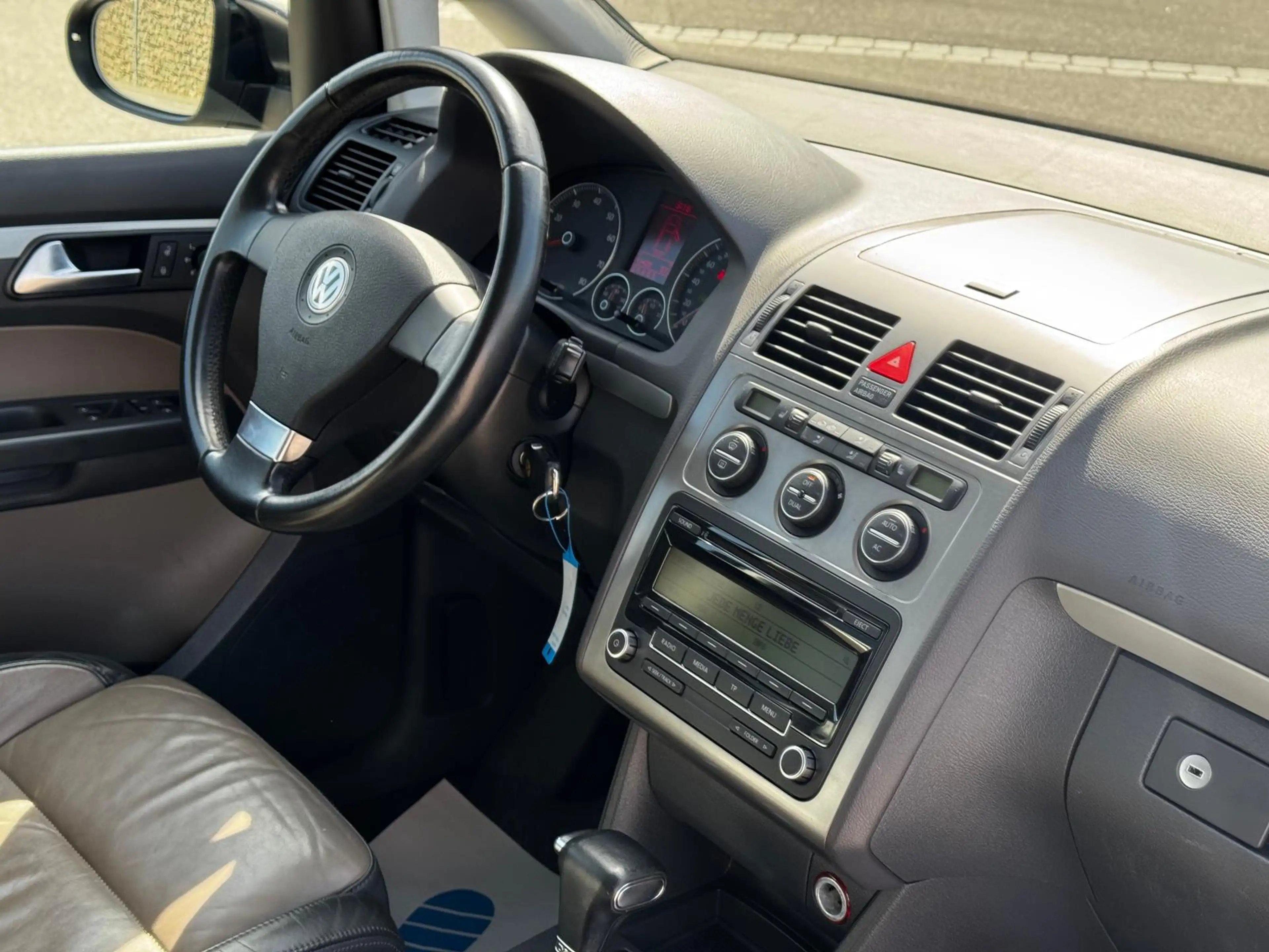 Volkswagen Touran 1.4/Automatik/TÜV Neu/Service Neu — photo 10