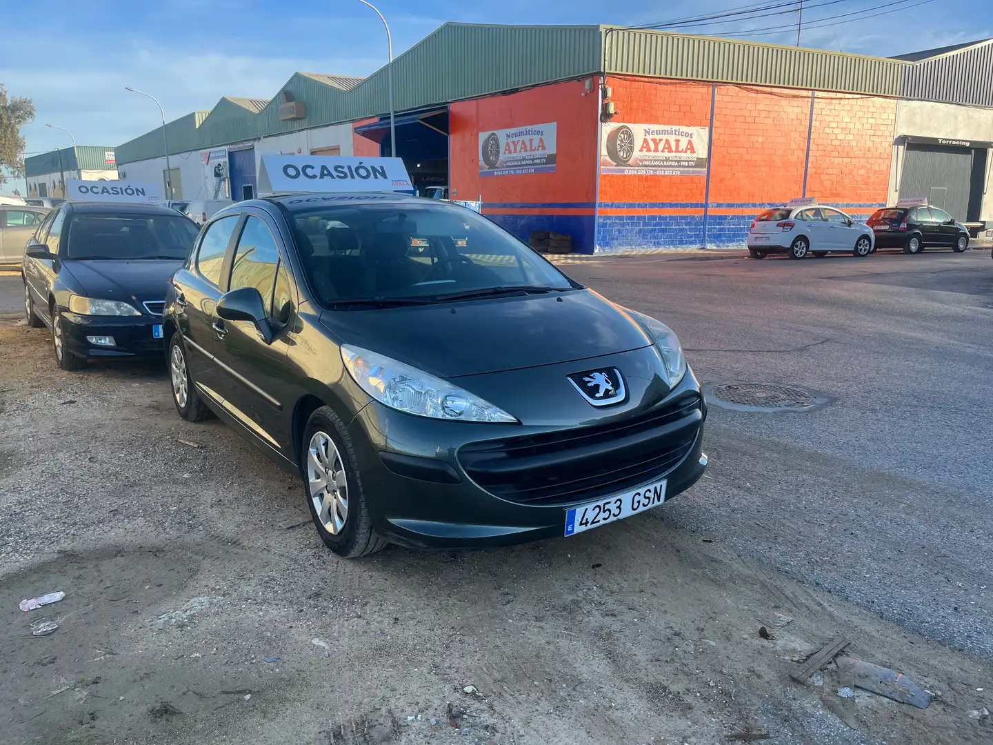 Peugeot 207 207 1.4HDI Confort Confort Gris - 2