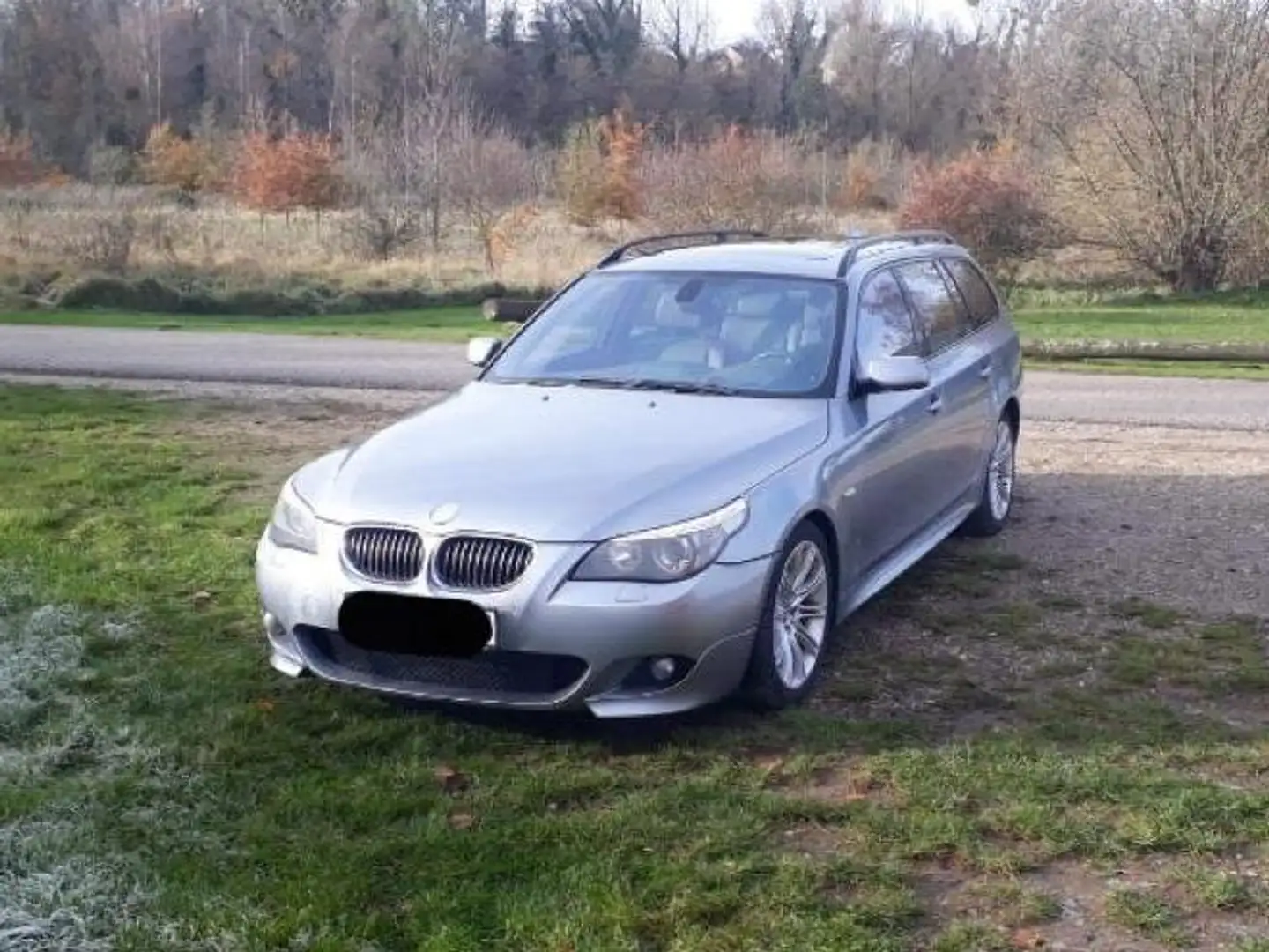 BMW 550 550i Touring Aut. Grau - 2