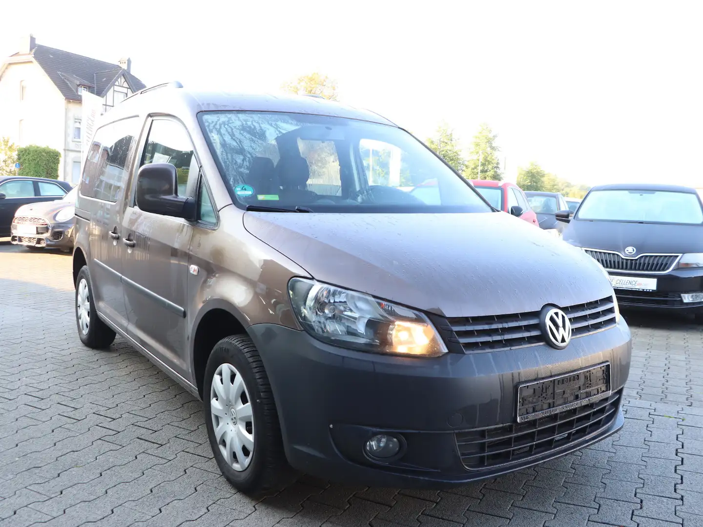 Volkswagen Caddy KOMBI 1.6 TDI / 5-SITZER / GUTER ZUSTAND Marrón - 1
