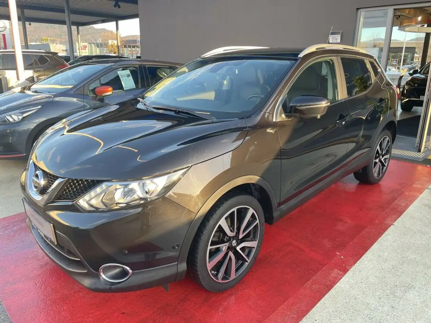 Nissan Qashqai Tekna 1,6 dCi Automatik Schwarz - 1