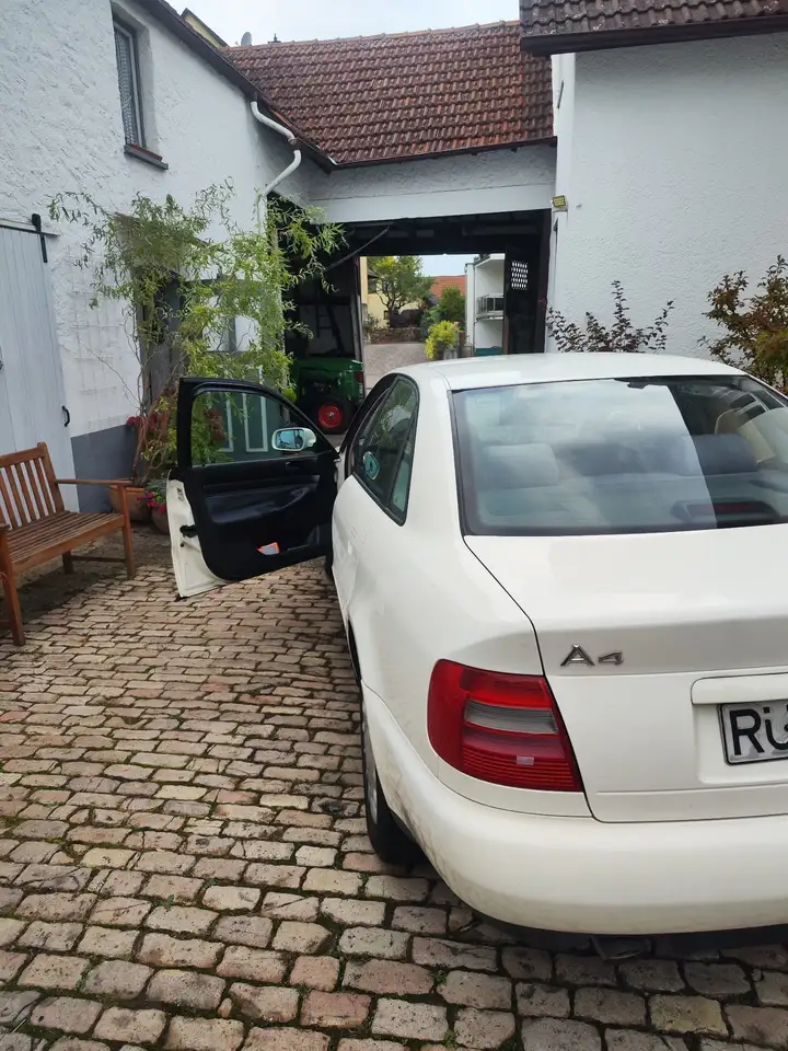 Audi A4 1.8, foto 6