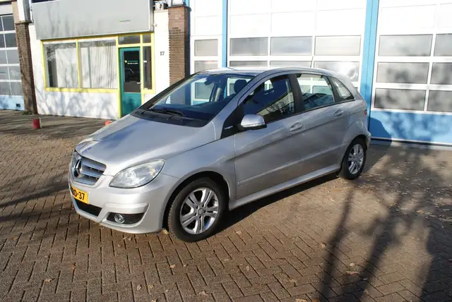 Mercedes-Benz B 180 BlueEFFICIENCY Business CLass