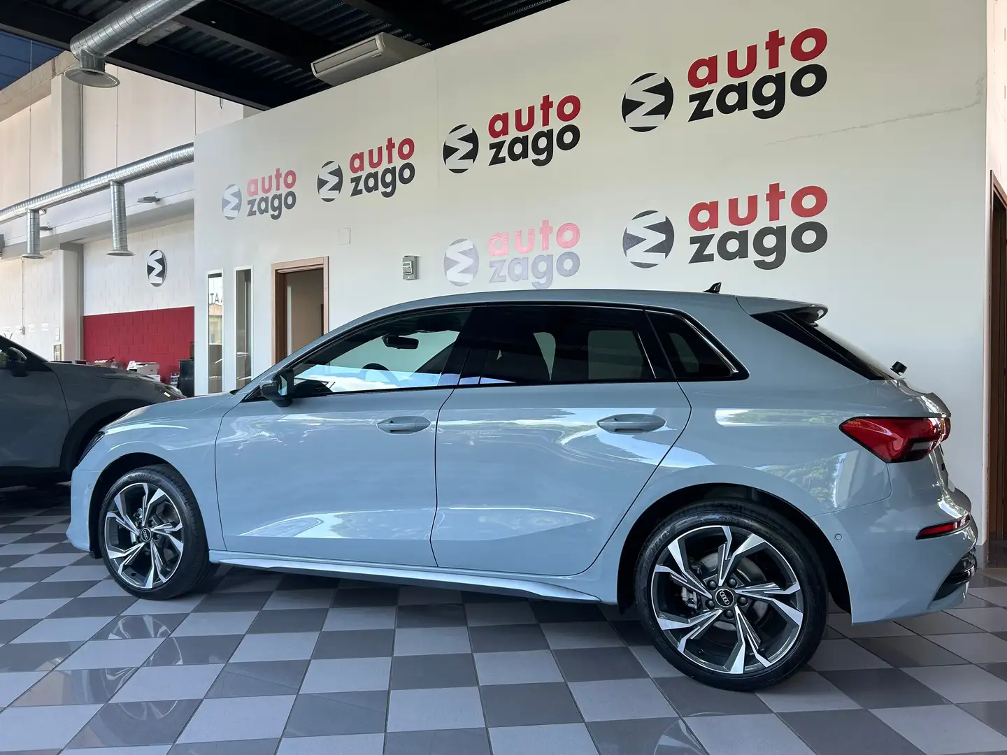 Audi A3 Sportback 35 TFSI S-Line Edition S-Tronic Gris - 2