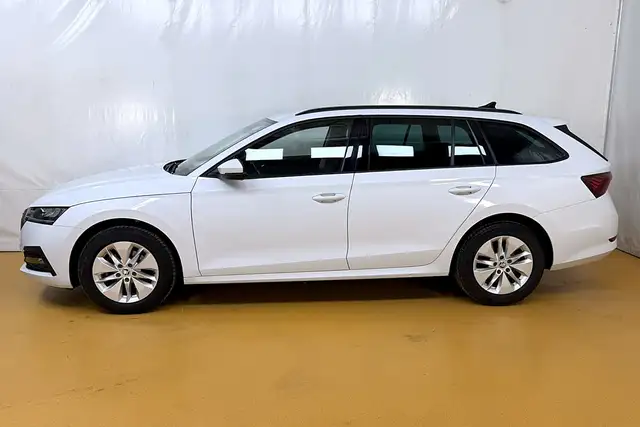 Skoda Octavia view 3