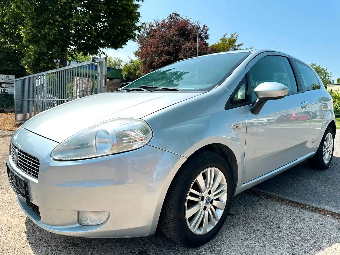 Fiat Grande Punto 1.4 8V Dynamic Gris - 2