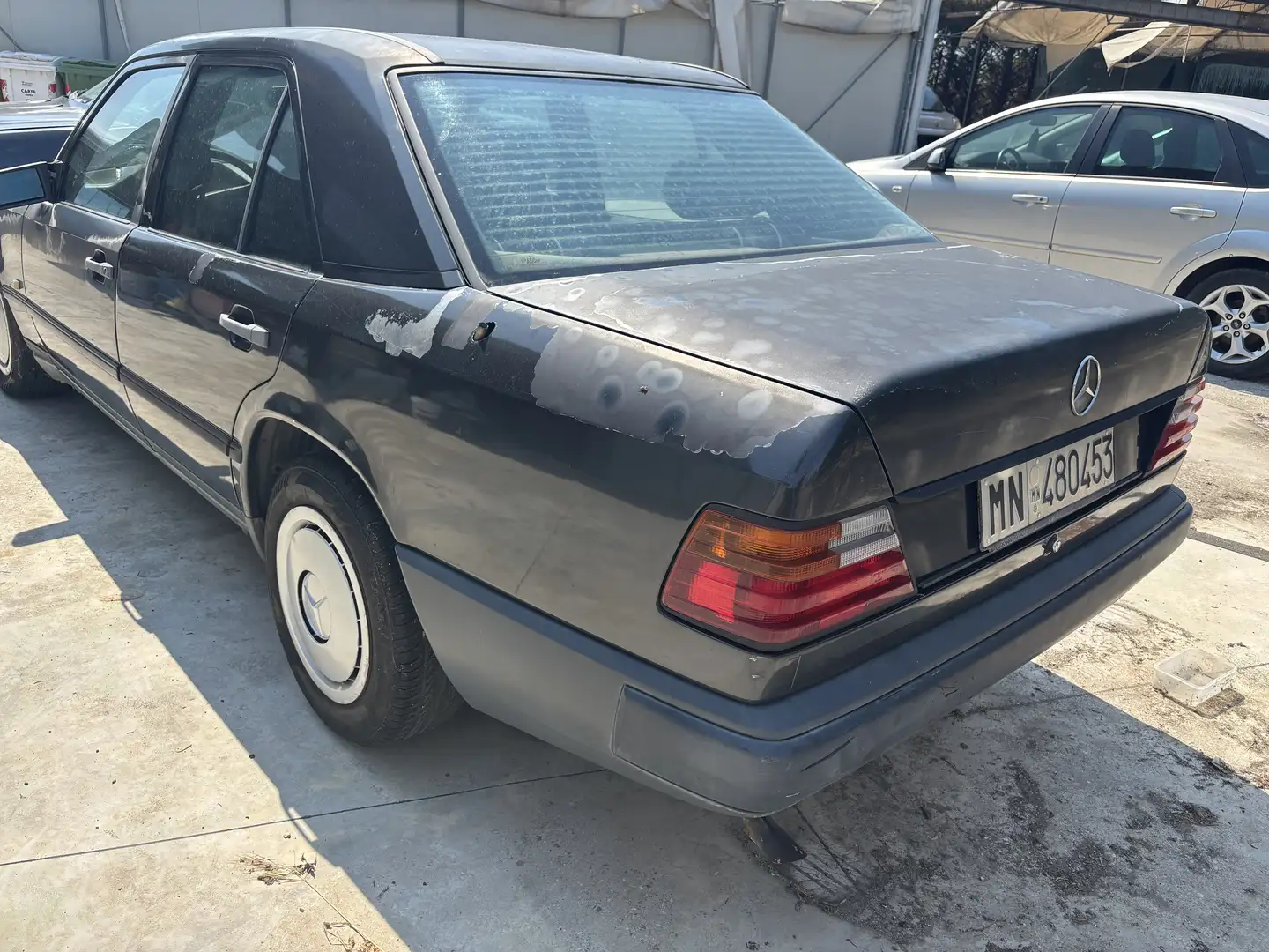 Mercedes-Benz E 200 200 E Una passaggio altra per restauro Nero - 2
