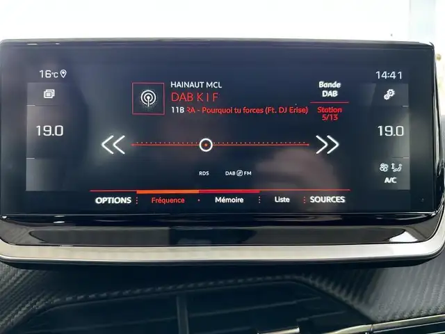 Peugeot 2008 view 11