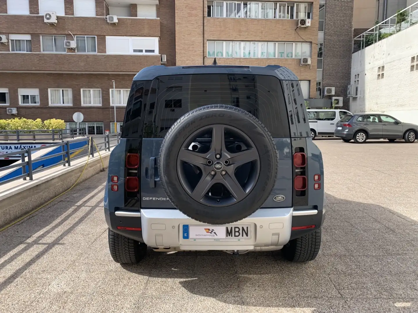 Land Rover Defender 110 3.0D l6 MHEV SE AWD Aut. 250 Azul - 1