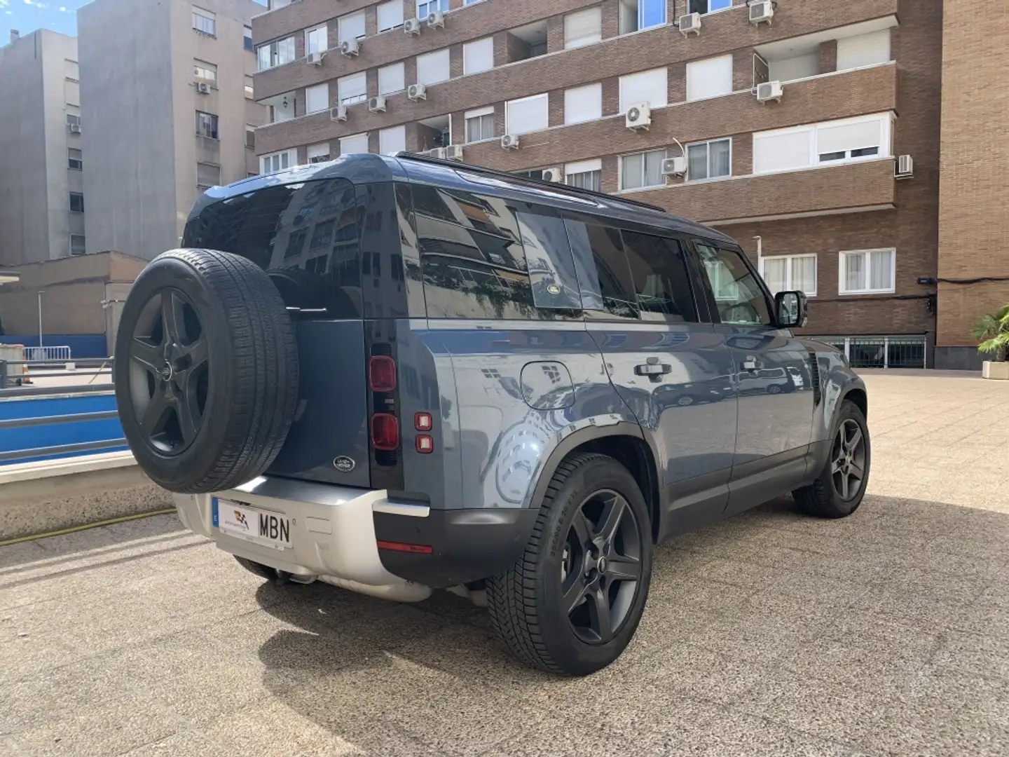 Land Rover Defender 110 3.0D l6 MHEV SE AWD Aut. 250 Azul - 2