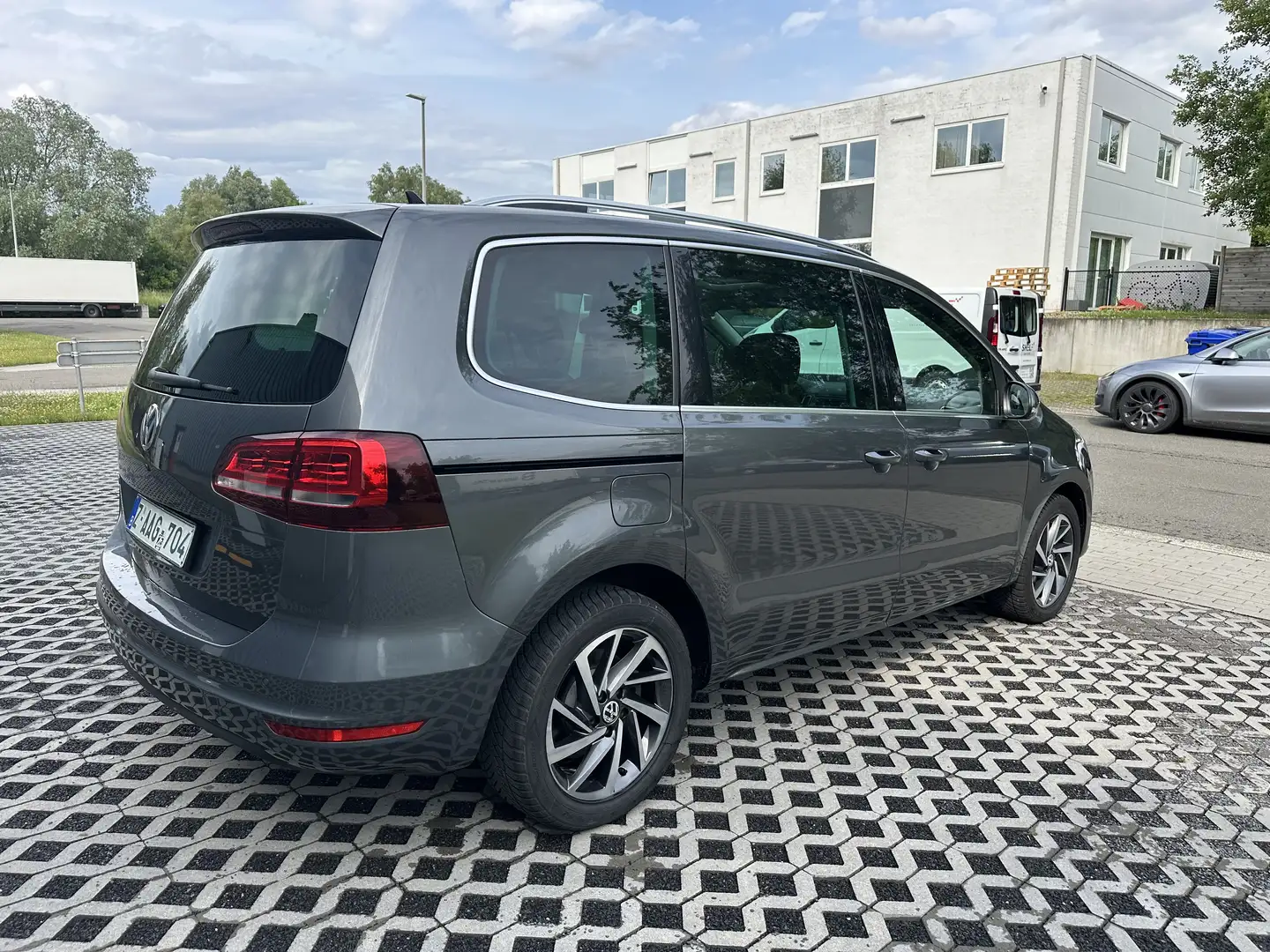 Volkswagen Sharan 2.0 TDi SCR Sound 7 Zit / 7 Places - Pano - Xenon - 2