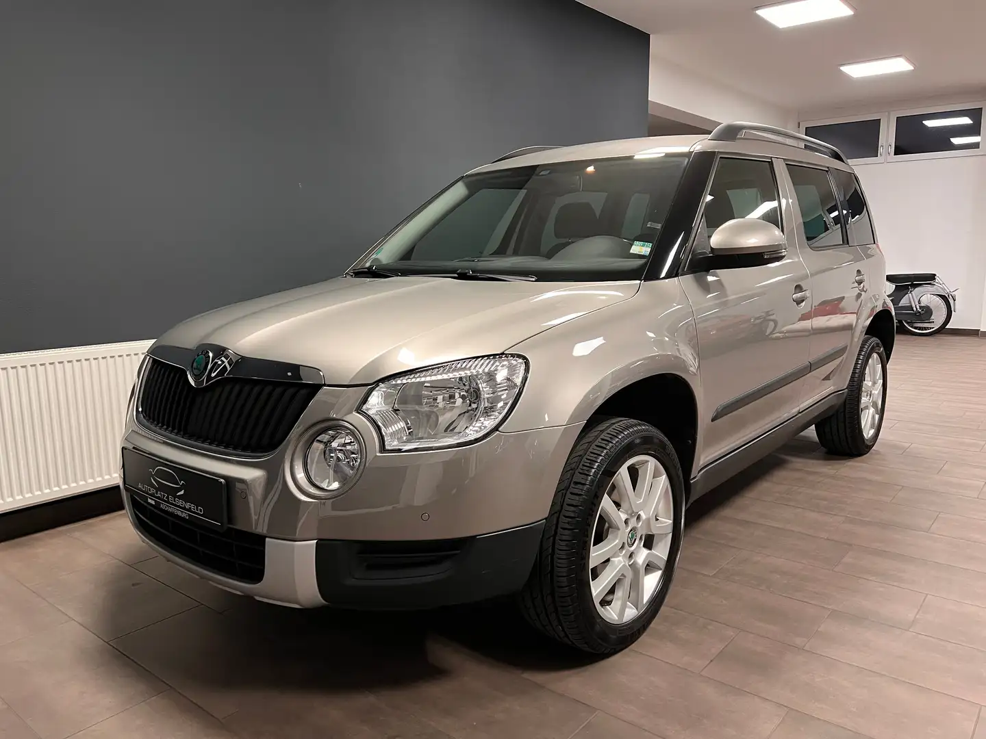 Skoda Yeti Ambition Plus Edition/1.HAND/AHK/PDC/SHZ/ - 1