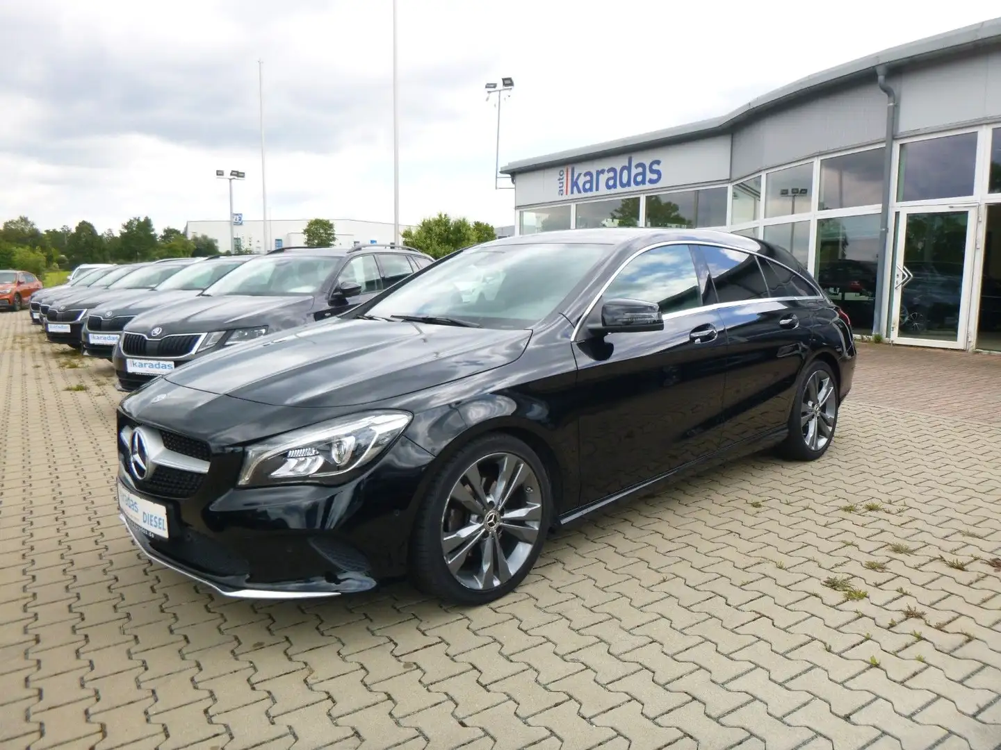 Mercedes-Benz CLA 200 CDI Shooting Brake AUT/NAV/LED/SHZ Schwarz - 1